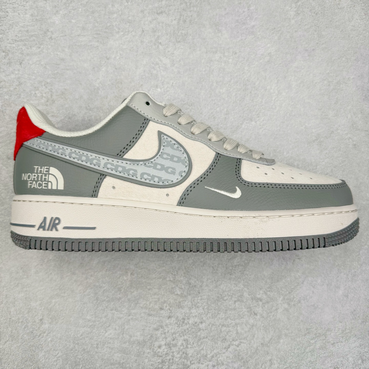 NK Air Force 1´07 Low 空军一号低帮百搭休闲运动板鞋 DM6868-050 柔软、弹性十足的缓震性能和出色的中底设计 横跨复古与现代的外型结合 造就出风靡全球 三十多年的Force 1 直到今天还深受青睐 尺码：36 36.5 37.5 38 38.5 39 40 40.5 41 42 42.5 43 44 44.5 45-选品中心