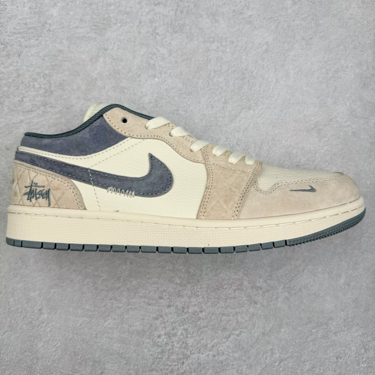 Air Jordan AJ1 Low 低帮定制 DM9188-014 原厂内置气垫魔块 A模大底 头层小牛皮 鞋舌AJ原厂专用牛津布+AJ专用反口珍珠布+原厂无杂质高弹内里海棉+特殊封边弹力鞋带 尺码:36 36.5 37.5 38 38.5 39 40 40.5 41 42 42.5 43 44 44.5 45 46 47.5-选品中心