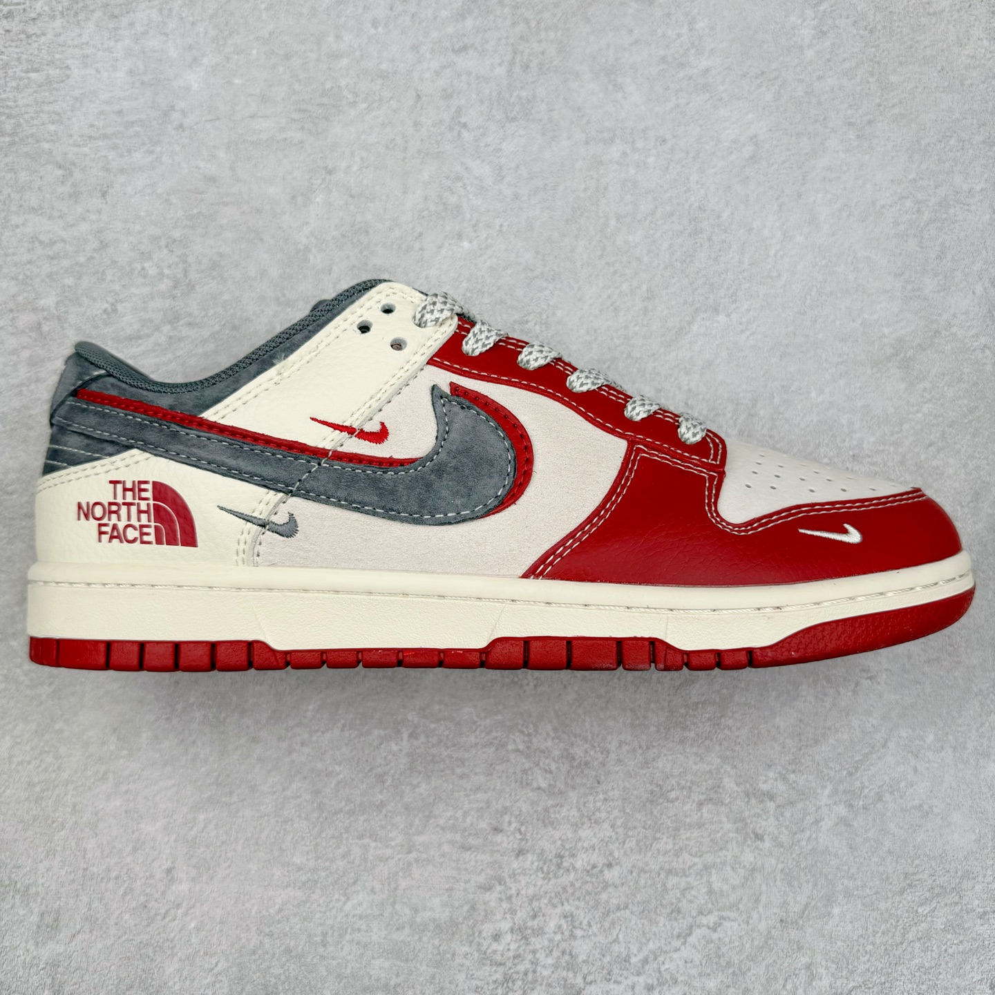 NK Dunk Low 定制配色 DM6868-023 大厂出品 极力推荐 原装头层材料 独家版型蒸餾加工帶來的是更好的视觉和脚感体验大厂纯原品质出货 清洁度 电绣工艺 皮料切割干净无任何毛边 细节完美 尺码：36 36.5 37.5 38 38.5 39 40 40.5 41 42 42.5 43 44 44.5 45-选品中心