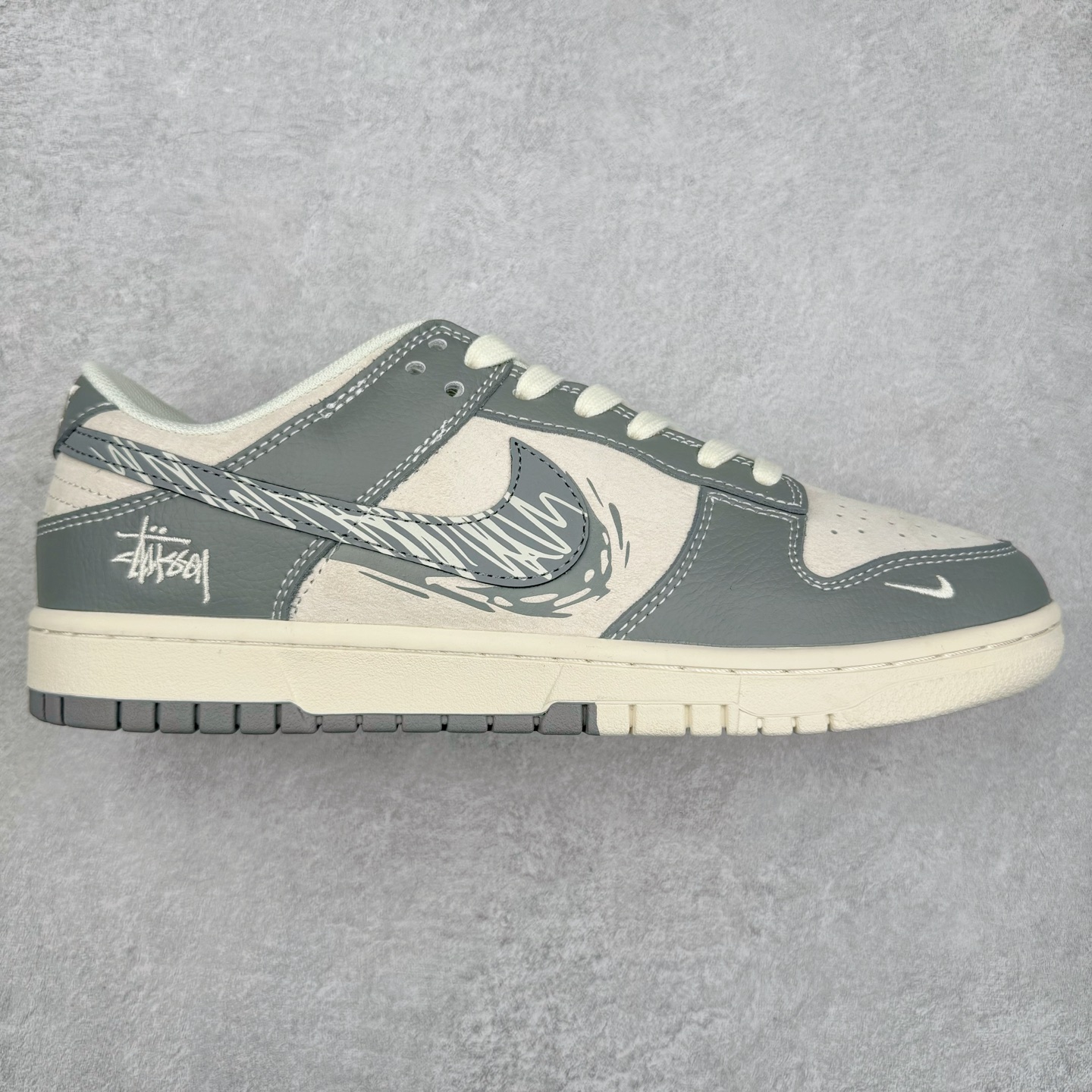 NK Dunk Low 定制配色 DM6868-024 大厂出品 极力推荐 原装头层材料 独家版型蒸餾加工帶來的是更好的视觉和脚感体验大厂纯原品质出货 清洁度 电绣工艺 皮料切割干净无任何毛边 细节完美 尺码：36 36.5 37.5 38 38.5 39 40 40.5 41 42 42.5 43 44 44.5 45-选品中心