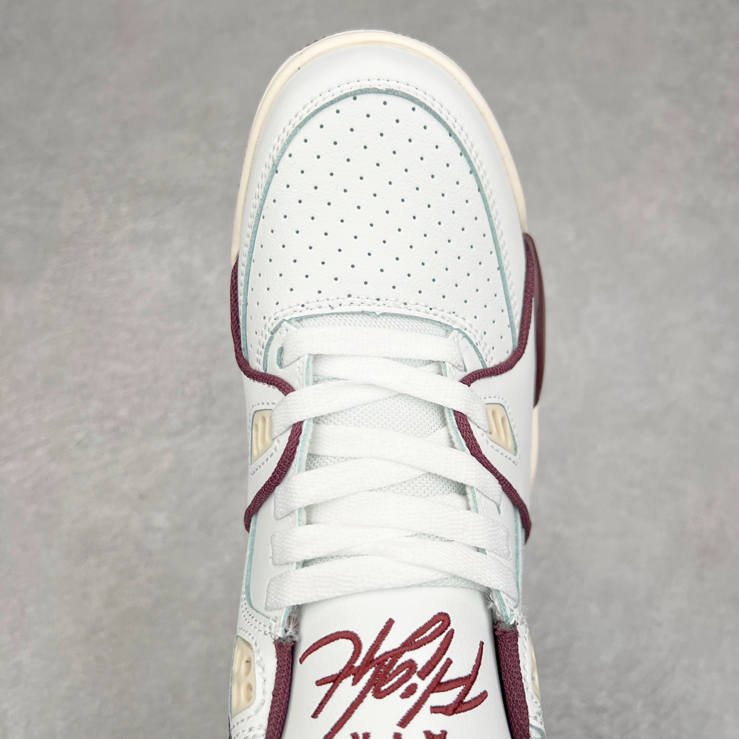 图片[4]-NK Air Flight AJ89 复古运动鞋 AJ4兄弟款系列篮球鞋 FQ5286-100 重塑80年代后期非凡篮球战靴的经典风范,利落皮革结构搭载卓越缓震系统 重现传世经典的卓越性能 取用皮革与合成材质组合鞋面 简约利落潮流运动 尺码：36 36.5 37.5 38 38.5 39 40 40.5 41 42 42.5 43 44 44.5 45 46-选品中心