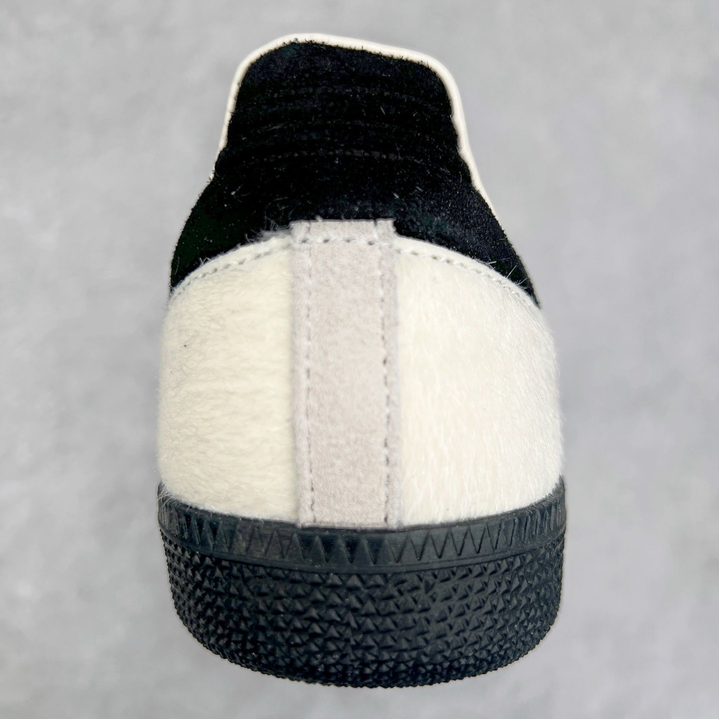 图片[8]-AD Original Samba OG 复古经典轻便板鞋 JP5329 这款桑巴鞋展示了高质量的工艺 带有装饰的超锁缝制和无缝的手感 柔软、柔软的皮革造型和标志性的3条纹完成了精致的外观 正规合身鞋带 鞋面上有绒面鞋垫 橡胶鞋底 享受正畸套筒软感 自50年代首次亮相以来就一直在赢得粉丝的青睐 尺码：36 36.5 37.5 38 38.5 39 40 40.5 41 42 42.5 43 44 44.5 45-选品中心