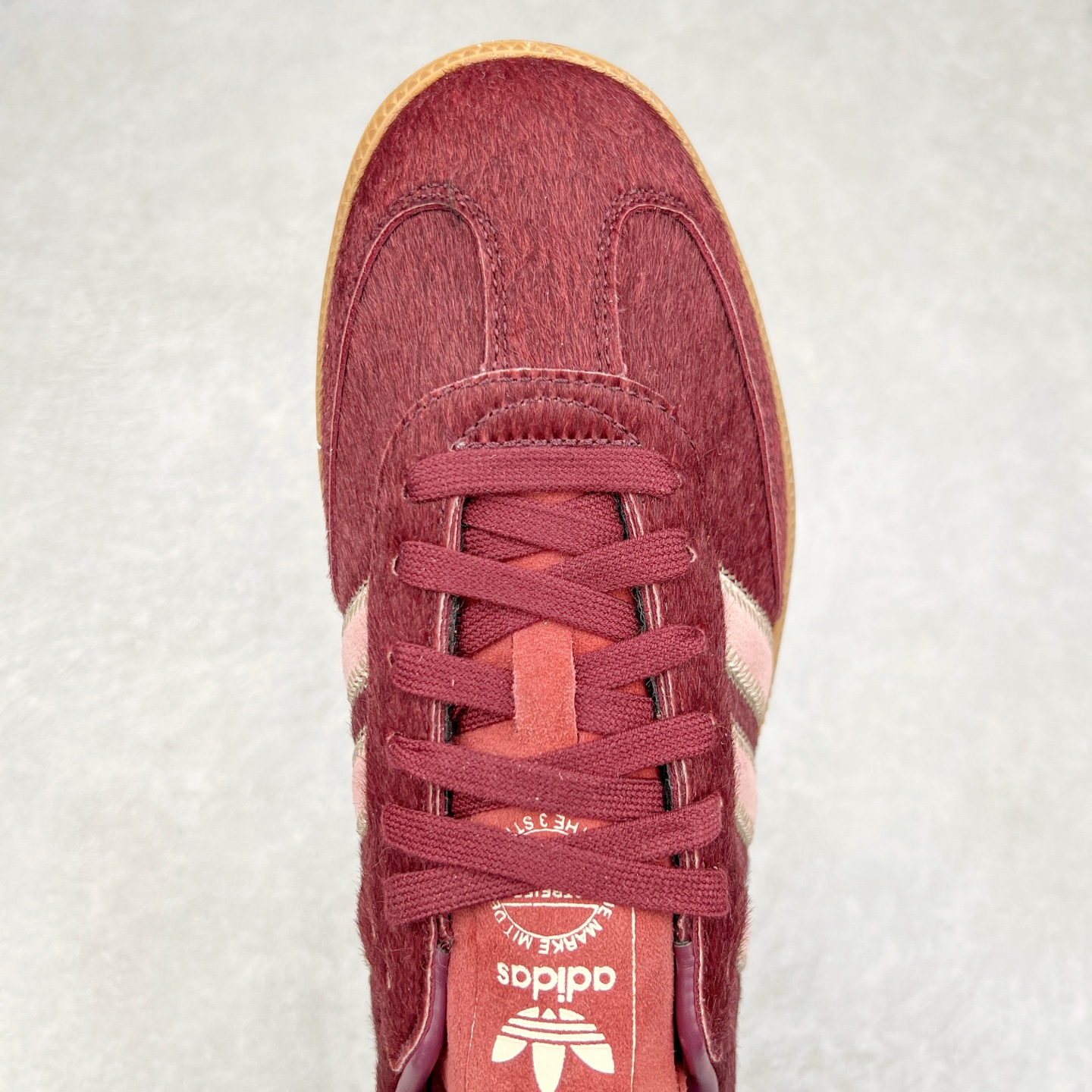 图片[4]-AD Original Samba OG 复古经典轻便板鞋 JP5330 这款桑巴鞋展示了高质量的工艺 带有装饰的超锁缝制和无缝的手感 柔软、柔软的皮革造型和标志性的3条纹完成了精致的外观 正规合身鞋带 鞋面上有绒面鞋垫 橡胶鞋底 享受正畸套筒软感 自50年代首次亮相以来就一直在赢得粉丝的青睐 尺码：36 36.5 37.5 38 38.5 39 40 40.5 41 42 42.5 43 44 44.5 45-选品中心