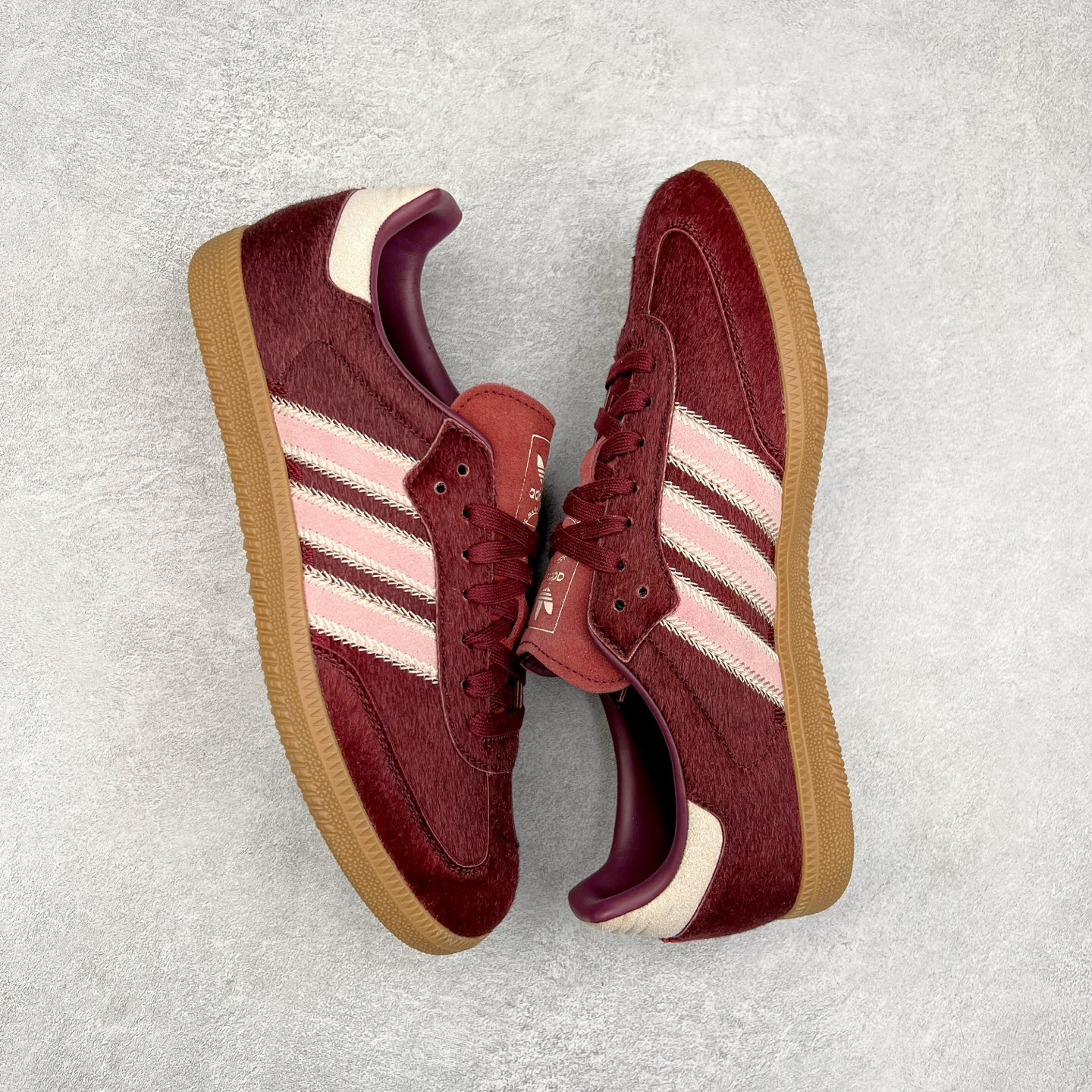 图片[3]-AD Original Samba OG 复古经典轻便板鞋 JP5330 这款桑巴鞋展示了高质量的工艺 带有装饰的超锁缝制和无缝的手感 柔软、柔软的皮革造型和标志性的3条纹完成了精致的外观 正规合身鞋带 鞋面上有绒面鞋垫 橡胶鞋底 享受正畸套筒软感 自50年代首次亮相以来就一直在赢得粉丝的青睐 尺码：36 36.5 37.5 38 38.5 39 40 40.5 41 42 42.5 43 44 44.5 45-选品中心