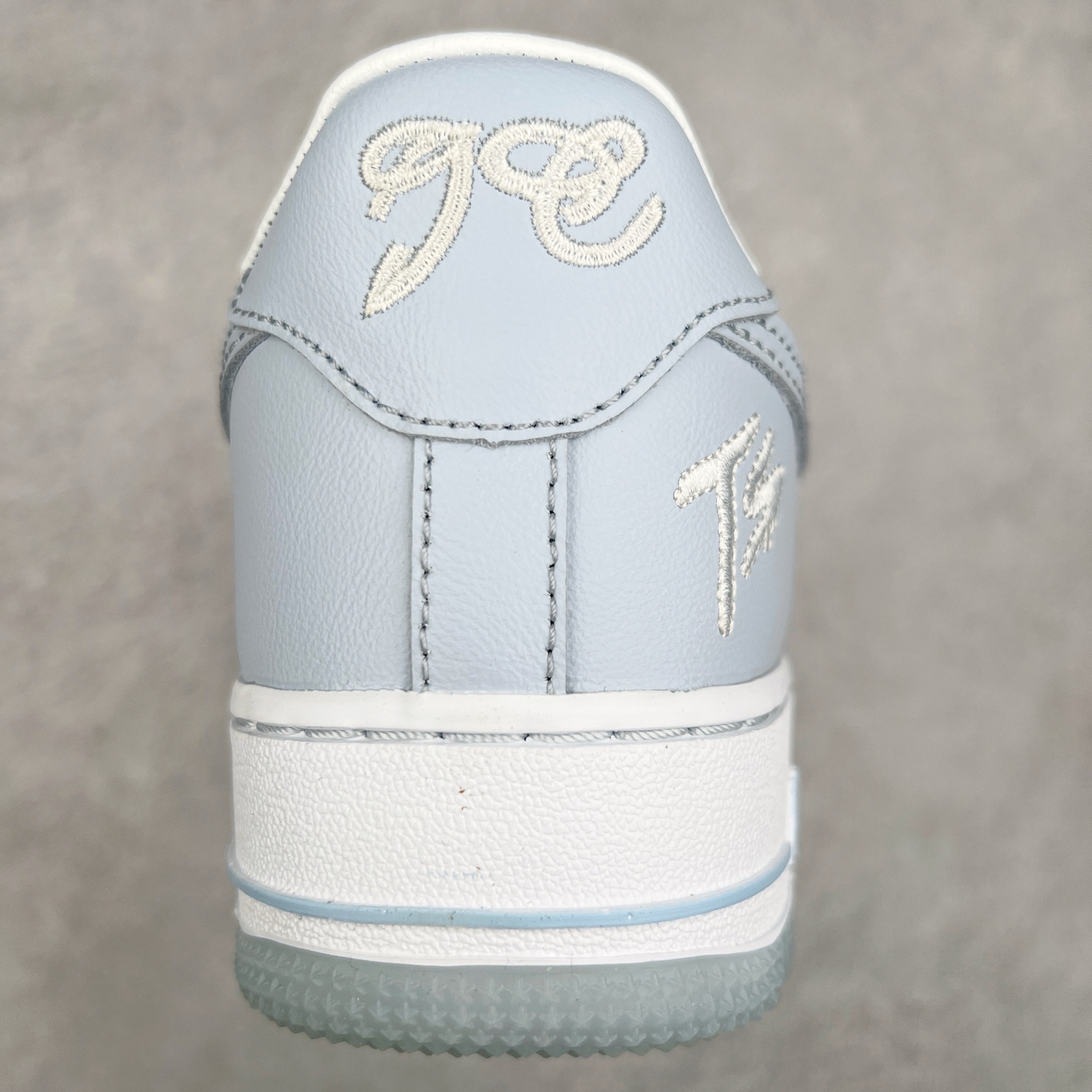 图片[8]-＃特价福利 NK Air Force 1´07 Low 空军一号百搭休闲运动板鞋 DIY得物定制配色 柔软、弹性十足的缓震性能和出色的中底设计 横跨复古与现代的外型结合 造就出风靡全球三十多年的Force 1 直到今天还深受青睐 尺码：35.5 36 36.5 37.5 38 38.5 39 40 40.5 41 42 42.5 43 44 44.5 45-选品中心