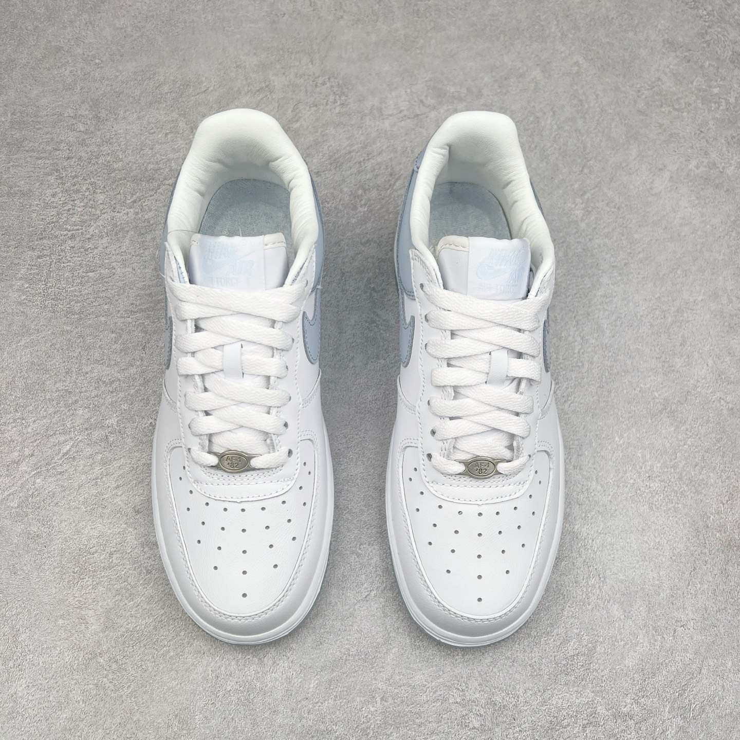 图片[2]-＃特价福利 NK Air Force 1´07 Low 空军一号百搭休闲运动板鞋 DIY得物定制配色 柔软、弹性十足的缓震性能和出色的中底设计 横跨复古与现代的外型结合 造就出风靡全球三十多年的Force 1 直到今天还深受青睐 尺码：35.5 36 36.5 37.5 38 38.5 39 40 40.5 41 42 42.5 43 44 44.5 45-选品中心