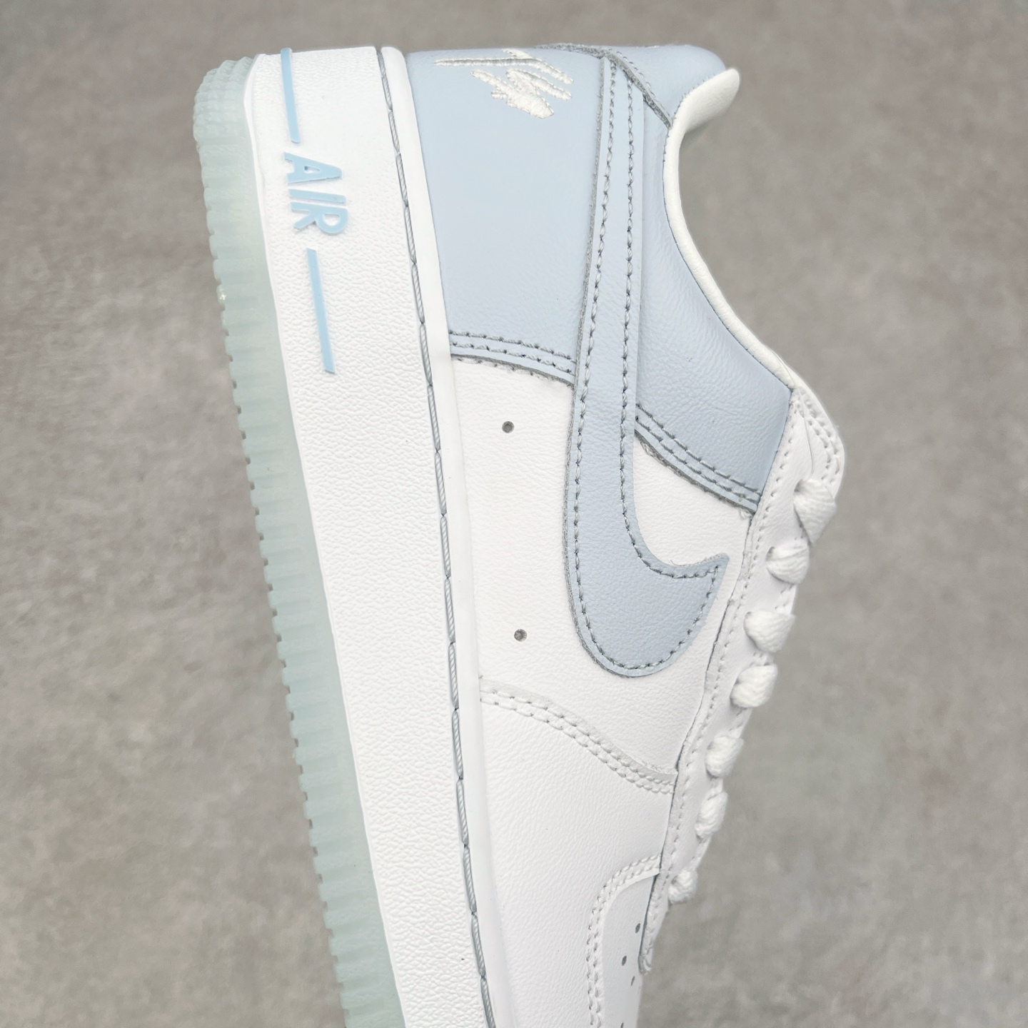 图片[6]-＃特价福利 NK Air Force 1´07 Low 空军一号百搭休闲运动板鞋 DIY得物定制配色 柔软、弹性十足的缓震性能和出色的中底设计 横跨复古与现代的外型结合 造就出风靡全球三十多年的Force 1 直到今天还深受青睐 尺码：35.5 36 36.5 37.5 38 38.5 39 40 40.5 41 42 42.5 43 44 44.5 45-选品中心