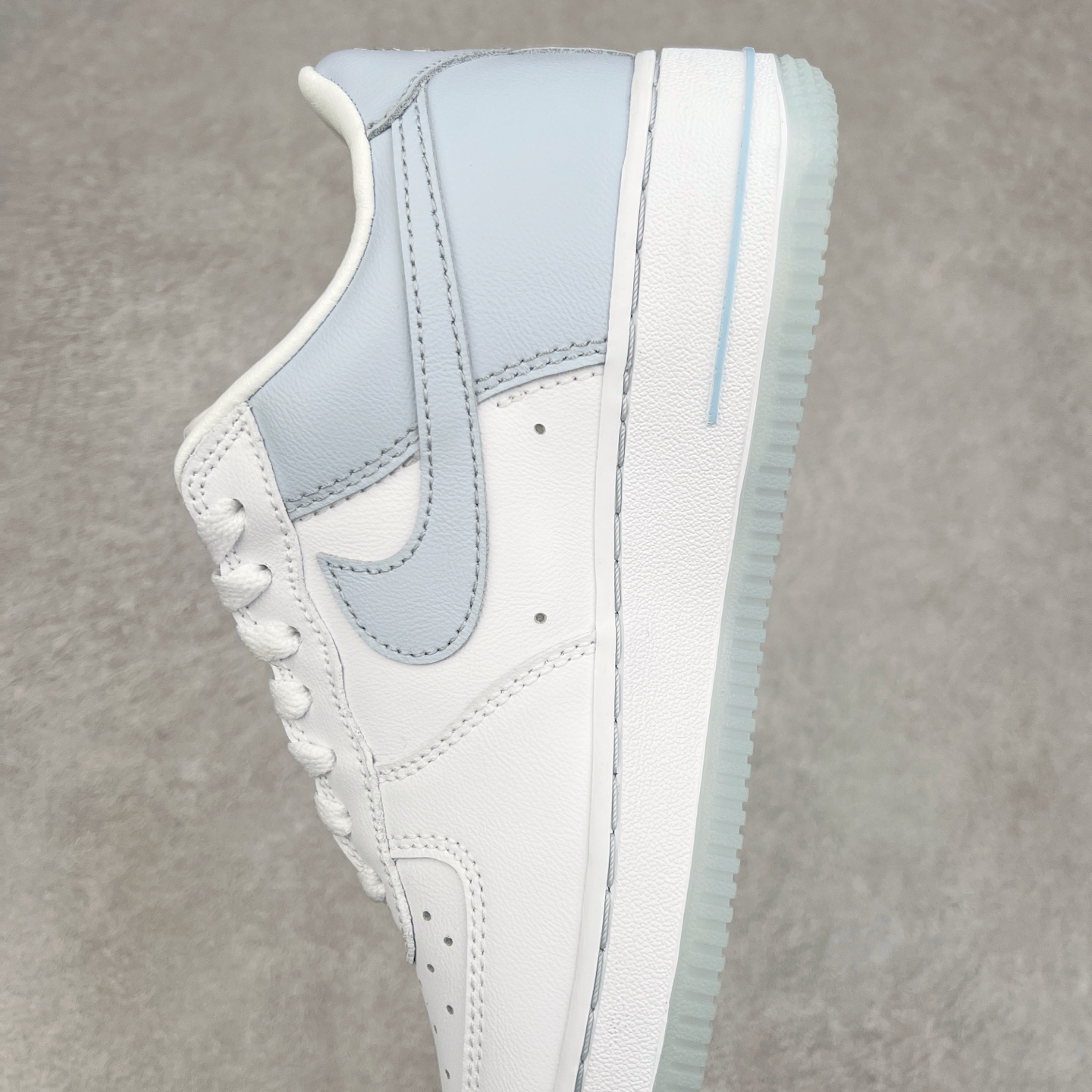 图片[7]-＃特价福利 NK Air Force 1´07 Low 空军一号百搭休闲运动板鞋 DIY得物定制配色 柔软、弹性十足的缓震性能和出色的中底设计 横跨复古与现代的外型结合 造就出风靡全球三十多年的Force 1 直到今天还深受青睐 尺码：35.5 36 36.5 37.5 38 38.5 39 40 40.5 41 42 42.5 43 44 44.5 45-选品中心