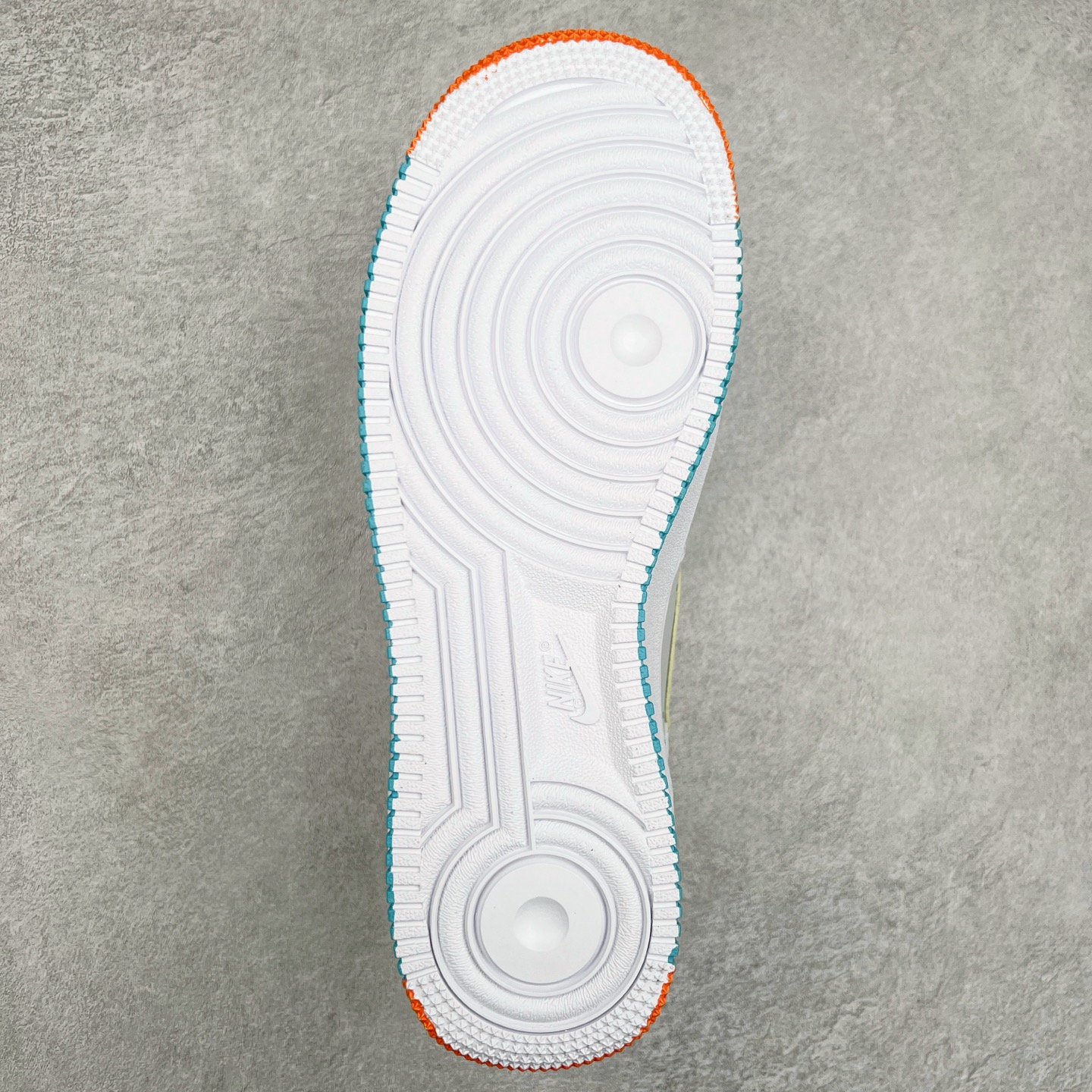 图片[9]-＃特价福利 NK Air Force 1´07 Low 空军一号百搭休闲运动板鞋 DIY得物定制配色 柔软、弹性十足的缓震性能和出色的中底设计 横跨复古与现代的外型结合 造就出风靡全球三十多年的Force 1 直到今天还深受青睐 尺码：35.5 36 36.5 37.5 38 38.5 39 40 40.5 41 42 42.5 43 44 44.5 45-选品中心