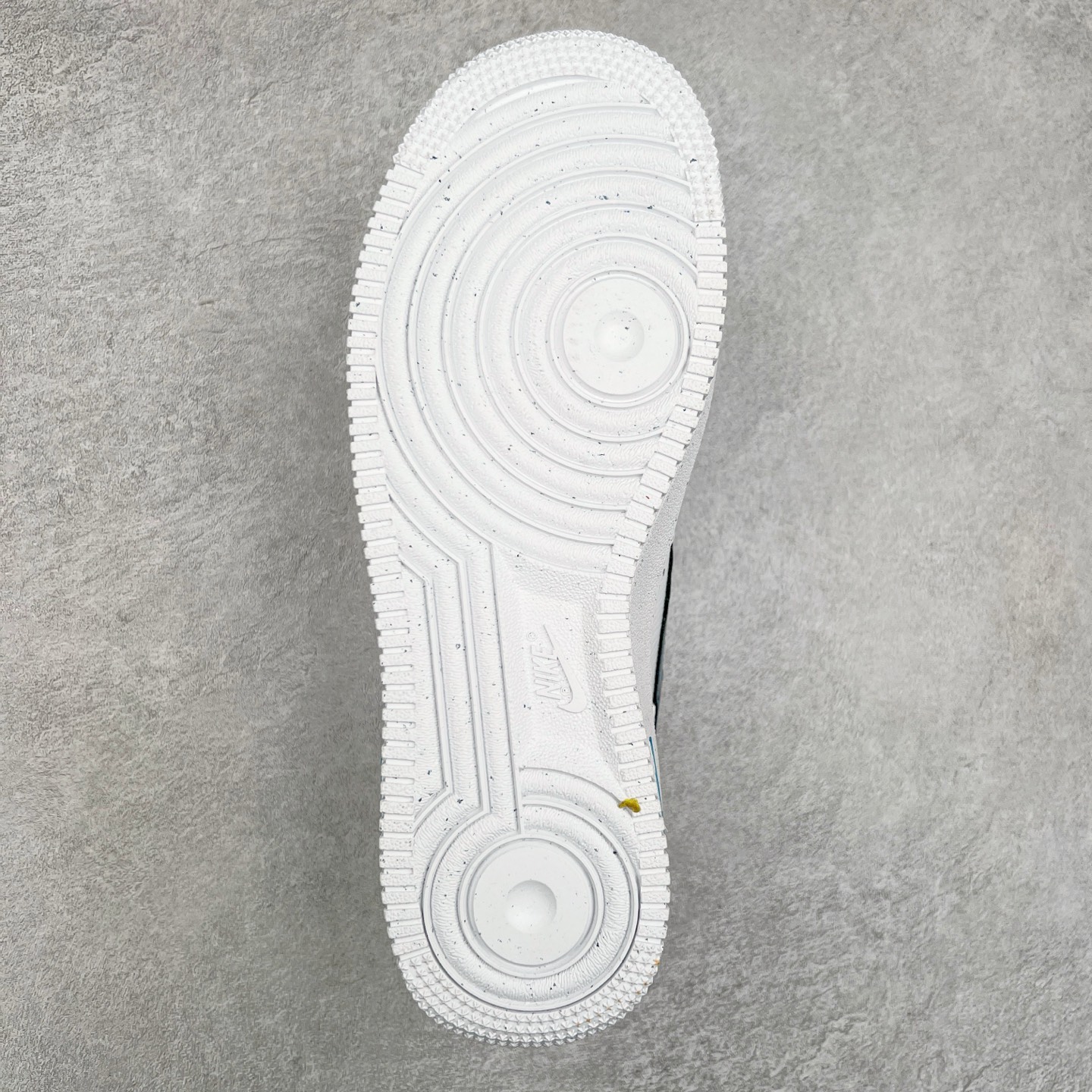 图片[9]-＃特价福利 NK Air Force 1´07 Low 空军一号百搭休闲运动板鞋 DIY得物定制配色 柔软、弹性十足的缓震性能和出色的中底设计 横跨复古与现代的外型结合 造就出风靡全球三十多年的Force 1 直到今天还深受青睐 尺码：35.5 36 36.5 37.5 38 38.5 39 40 40.5 41 42 42.5 43 44 44.5 45-选品中心