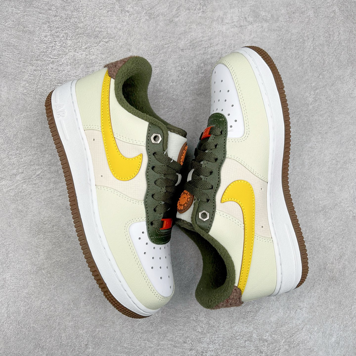 图片[3]-＃特价福利 NK Air Force 1´07 Low 空军一号百搭休闲运动板鞋 DIY得物定制配色 柔软、弹性十足的缓震性能和出色的中底设计 横跨复古与现代的外型结合 造就出风靡全球三十多年的Force 1 直到今天还深受青睐 尺码：35.5 36 36.5 37.5 38 38.5 39 40 40.5 41 42 42.5 43 44 44.5 45-选品中心