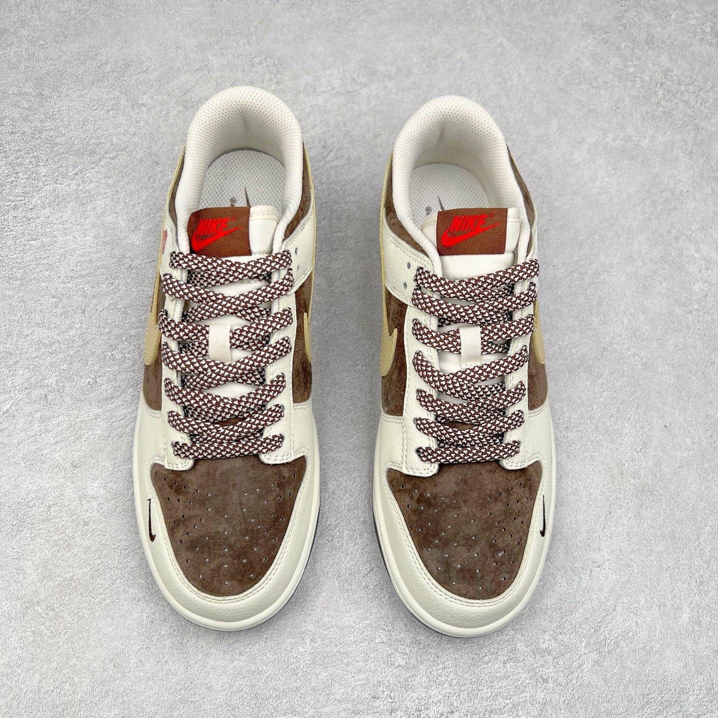 图片[2]-NK Dunk Low 定制配色 DJ2024-089 大厂出品 极力推荐 原装头层材料 独家版型蒸餾加工帶來的是更好的视觉和脚感体验大厂纯原品质出货 清洁度 电绣工艺 皮料切割干净无任何毛边 细节完美 尺码：36 36.5 37.5 38 38.5 39 40 40.5 41 42 42.5 43 44 44.5 45-选品中心