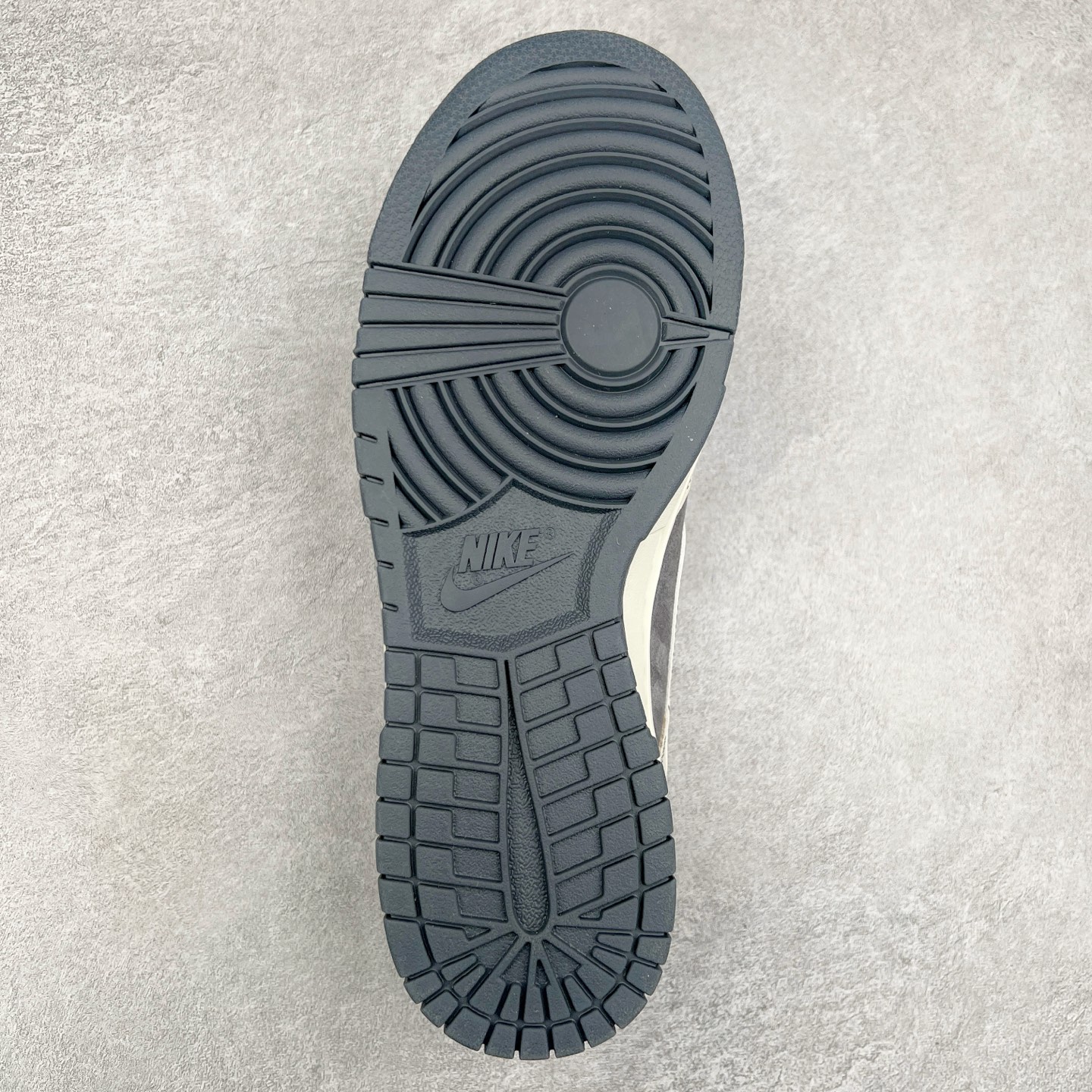 图片[9]-NK Dunk Low 定制配色 DJ2024-087 大厂出品 极力推荐 原装头层材料 独家版型蒸餾加工帶來的是更好的视觉和脚感体验大厂纯原品质出货 清洁度 电绣工艺 皮料切割干净无任何毛边 细节完美 尺码：36 36.5 37.5 38 38.5 39 40 40.5 41 42 42.5 43 44 44.5 45-选品中心