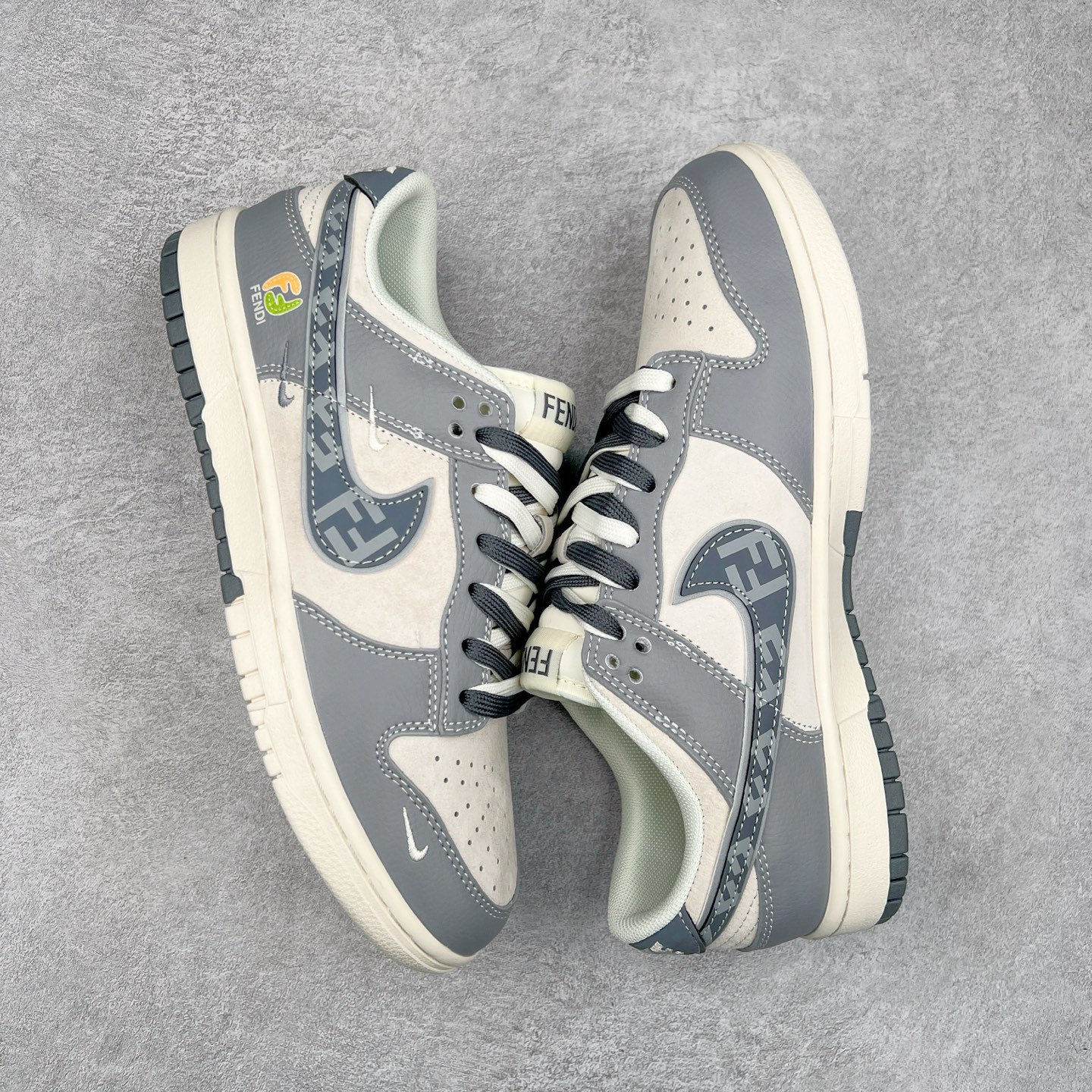 图片[3]-NK Dunk Low 定制配色 DM6868-021 大厂出品 极力推荐 原装头层材料 独家版型蒸餾加工帶來的是更好的视觉和脚感体验大厂纯原品质出货 清洁度 电绣工艺 皮料切割干净无任何毛边 细节完美 尺码：36 36.5 37.5 38 38.5 39 40 40.5 41 42 42.5 43 44 44.5 45-选品中心