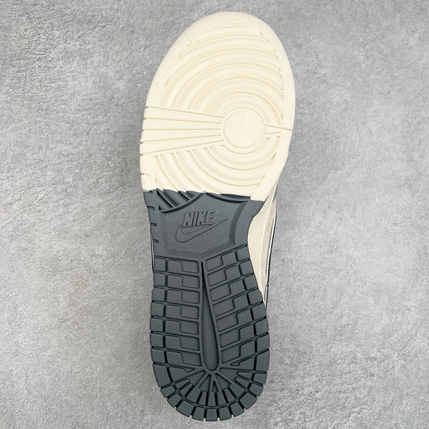 图片[9]-NK Dunk Low 定制配色 DM6868-021 大厂出品 极力推荐 原装头层材料 独家版型蒸餾加工帶來的是更好的视觉和脚感体验大厂纯原品质出货 清洁度 电绣工艺 皮料切割干净无任何毛边 细节完美 尺码：36 36.5 37.5 38 38.5 39 40 40.5 41 42 42.5 43 44 44.5 45-选品中心