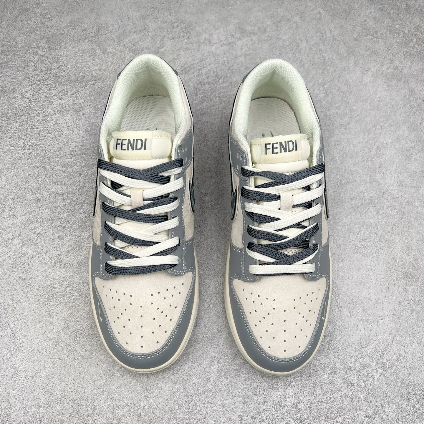 图片[2]-NK Dunk Low 定制配色 DM6868-021 大厂出品 极力推荐 原装头层材料 独家版型蒸餾加工帶來的是更好的视觉和脚感体验大厂纯原品质出货 清洁度 电绣工艺 皮料切割干净无任何毛边 细节完美 尺码：36 36.5 37.5 38 38.5 39 40 40.5 41 42 42.5 43 44 44.5 45-选品中心