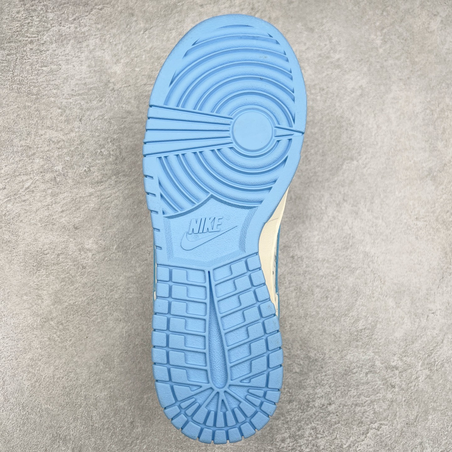 图片[9]-NK Dunk Low 定制配色 CF3688-005 大厂出品 极力推荐 原装头层材料 独家版型蒸餾加工帶來的是更好的视觉和脚感体验大厂纯原品质出货 清洁度 电绣工艺 皮料切割干净无任何毛边 细节完美 尺码：36 36.5 37.5 38 38.5 39 40 40.5 41 42 42.5 43 44 44.5 45-选品中心