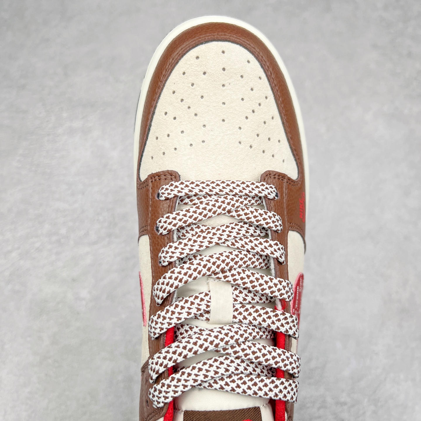 图片[4]-NK Dunk Low 定制配色 DJ2024-096 大厂出品 极力推荐 原装头层材料 独家版型蒸餾加工帶來的是更好的视觉和脚感体验大厂纯原品质出货 清洁度 电绣工艺 皮料切割干净无任何毛边 细节完美 尺码：36 36.5 37.5 38 38.5 39 40 40.5 41 42 42.5 43 44 44.5 45-选品中心