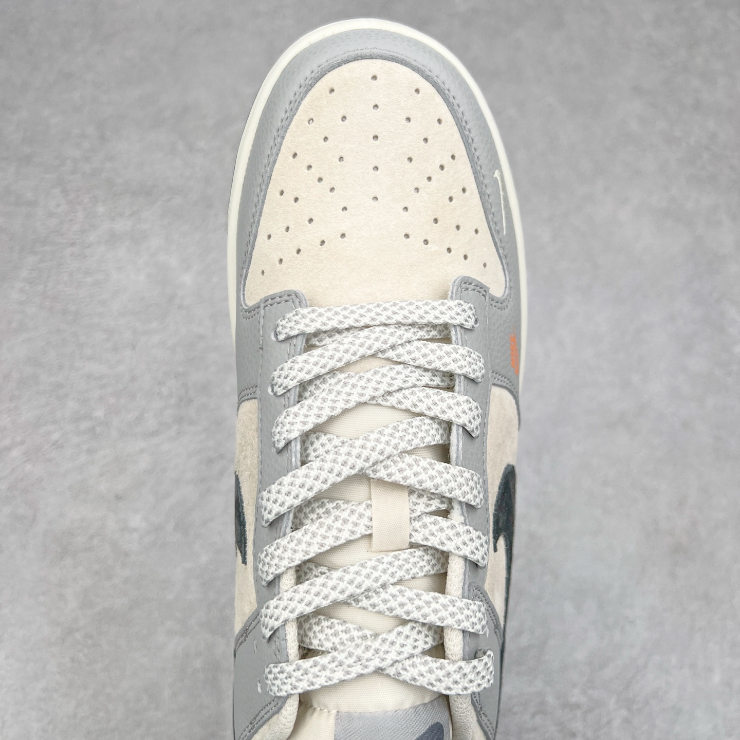 图片[4]-NK Dunk Low 定制配色 DJ2024-095 大厂出品 极力推荐 原装头层材料 独家版型蒸餾加工帶來的是更好的视觉和脚感体验大厂纯原品质出货 清洁度 电绣工艺 皮料切割干净无任何毛边 细节完美 尺码：36 36.5 37.5 38 38.5 39 40 40.5 41 42 42.5 43 44 44.5 45-选品中心