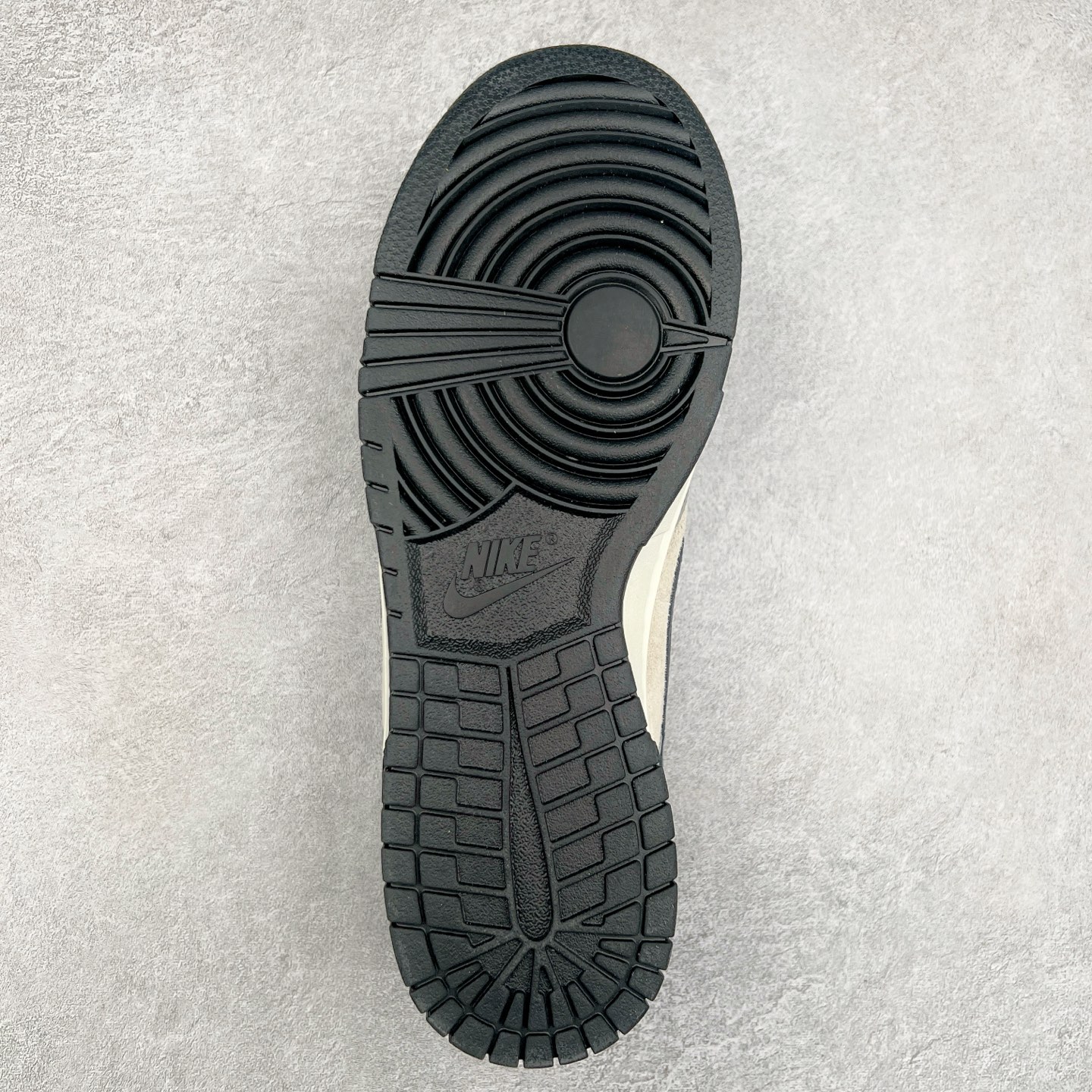 图片[9]-NK Dunk Low 定制配色 DJ2024-095 大厂出品 极力推荐 原装头层材料 独家版型蒸餾加工帶來的是更好的视觉和脚感体验大厂纯原品质出货 清洁度 电绣工艺 皮料切割干净无任何毛边 细节完美 尺码：36 36.5 37.5 38 38.5 39 40 40.5 41 42 42.5 43 44 44.5 45-选品中心