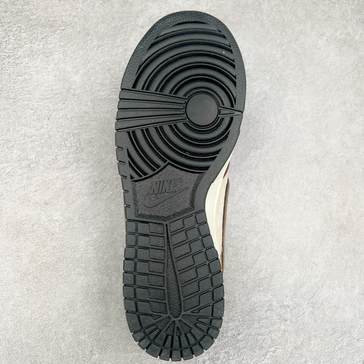 图片[9]-NK Dunk Low 定制配色 DJ2024-090 大厂出品 极力推荐 原装头层材料 独家版型蒸餾加工帶來的是更好的视觉和脚感体验大厂纯原品质出货 清洁度 电绣工艺 皮料切割干净无任何毛边 细节完美 尺码：36 36.5 37.5 38 38.5 39 40 40.5 41 42 42.5 43 44 44.5 45-选品中心