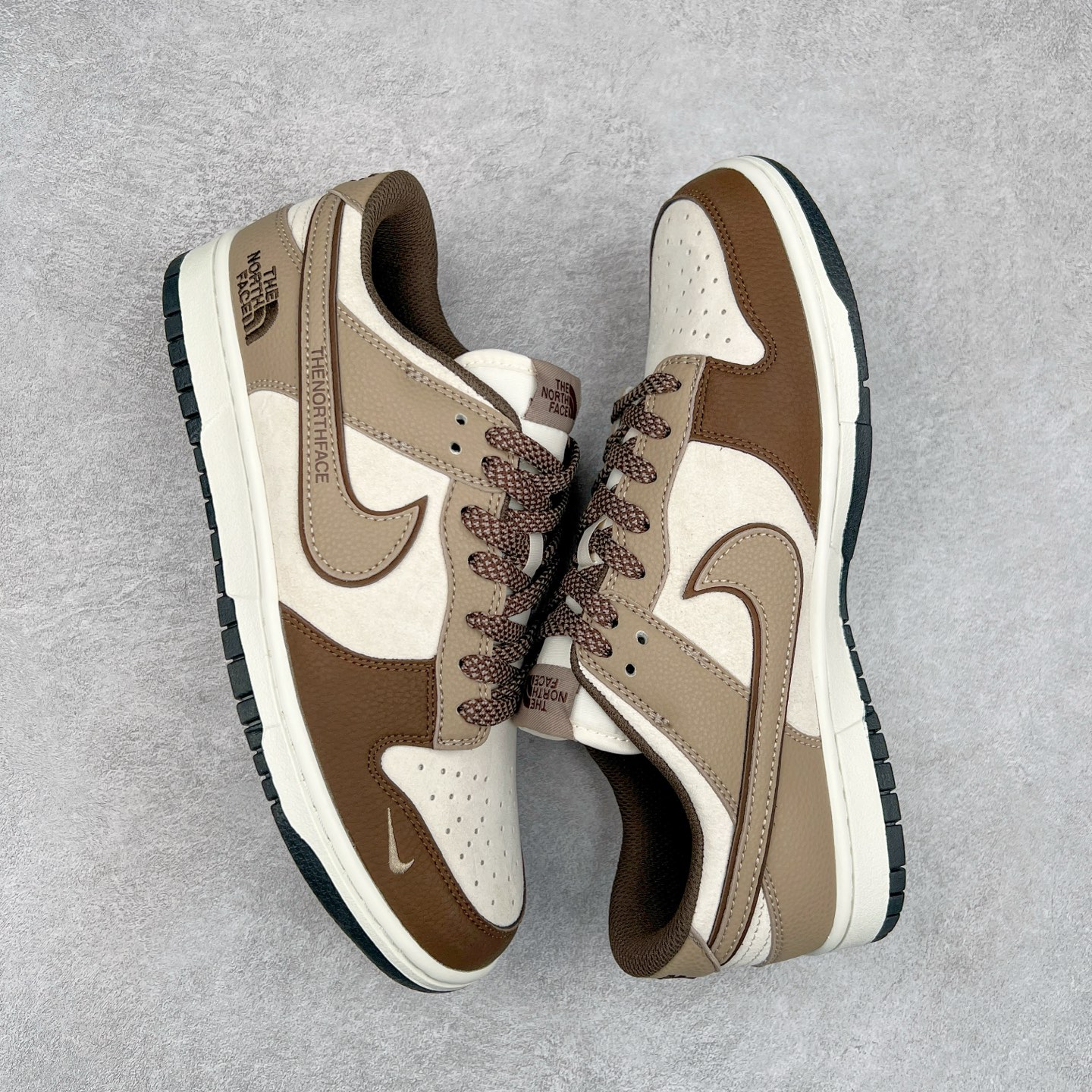 图片[3]-NK Dunk Low 定制配色 DJ2024-090 大厂出品 极力推荐 原装头层材料 独家版型蒸餾加工帶來的是更好的视觉和脚感体验大厂纯原品质出货 清洁度 电绣工艺 皮料切割干净无任何毛边 细节完美 尺码：36 36.5 37.5 38 38.5 39 40 40.5 41 42 42.5 43 44 44.5 45-选品中心