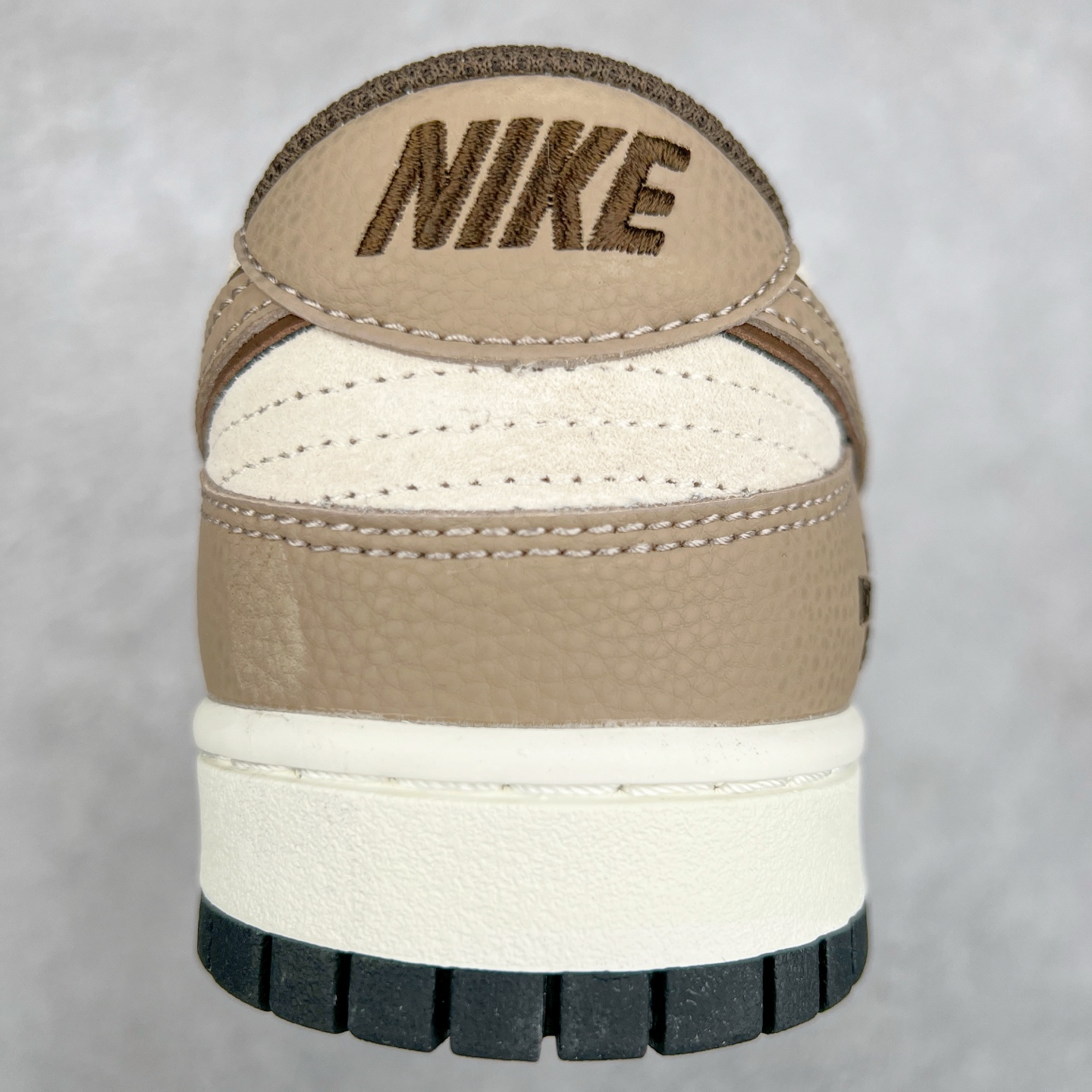 图片[8]-NK Dunk Low 定制配色 DJ2024-090 大厂出品 极力推荐 原装头层材料 独家版型蒸餾加工帶來的是更好的视觉和脚感体验大厂纯原品质出货 清洁度 电绣工艺 皮料切割干净无任何毛边 细节完美 尺码：36 36.5 37.5 38 38.5 39 40 40.5 41 42 42.5 43 44 44.5 45-选品中心