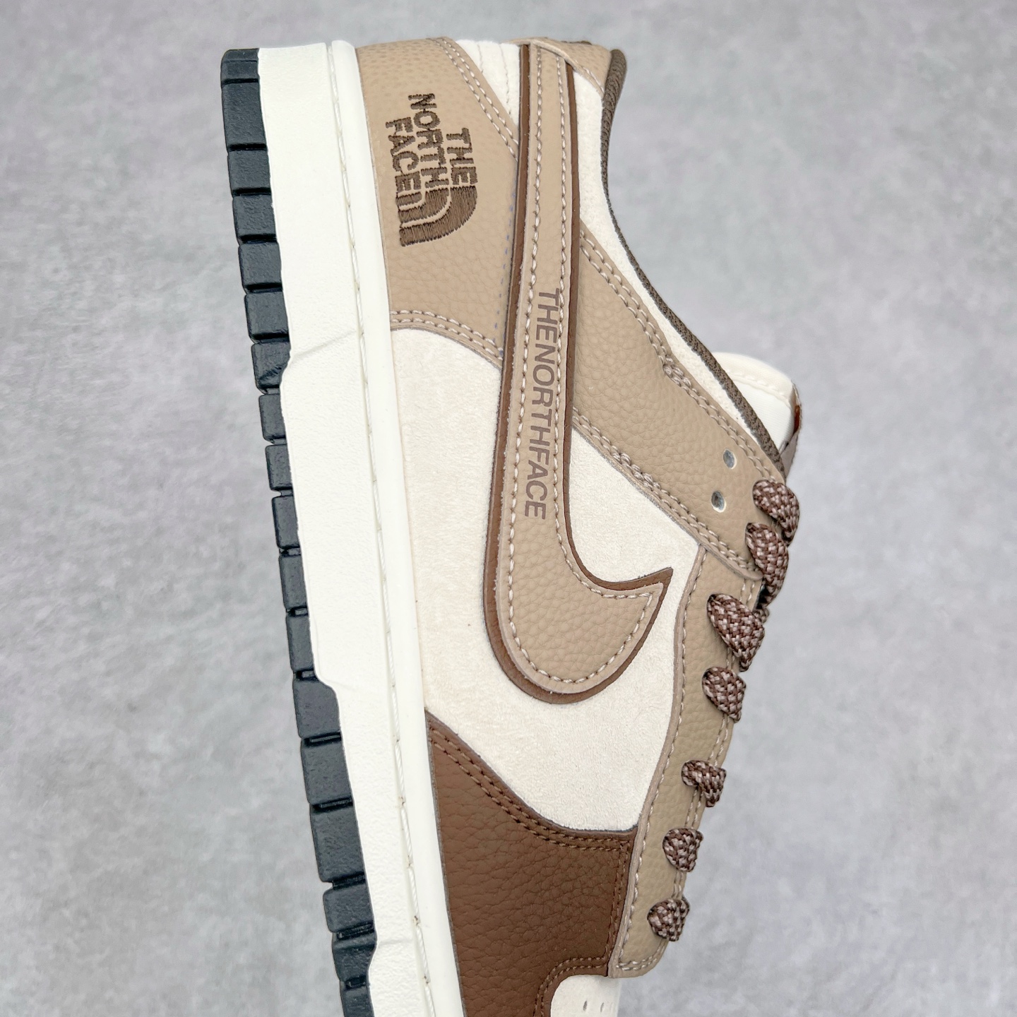 图片[6]-NK Dunk Low 定制配色 DJ2024-090 大厂出品 极力推荐 原装头层材料 独家版型蒸餾加工帶來的是更好的视觉和脚感体验大厂纯原品质出货 清洁度 电绣工艺 皮料切割干净无任何毛边 细节完美 尺码：36 36.5 37.5 38 38.5 39 40 40.5 41 42 42.5 43 44 44.5 45-选品中心