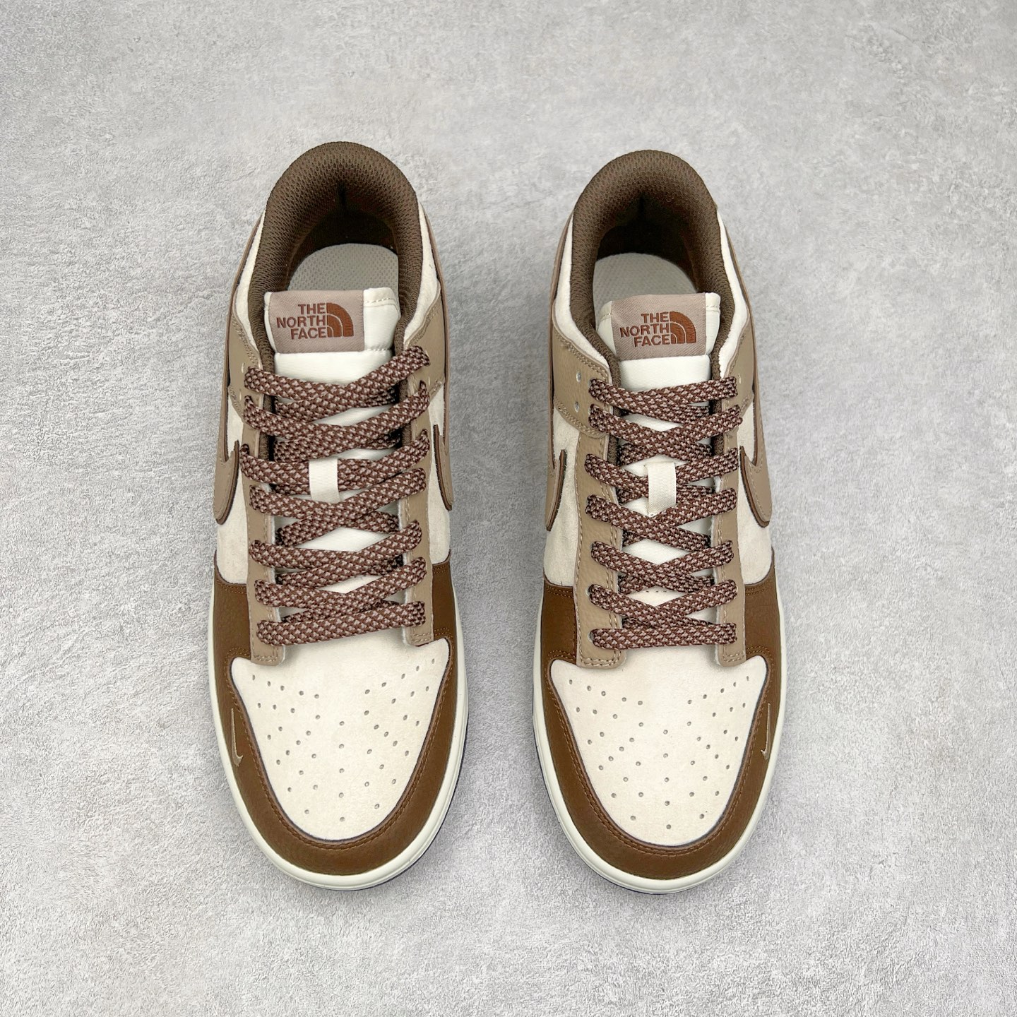 图片[2]-NK Dunk Low 定制配色 DJ2024-090 大厂出品 极力推荐 原装头层材料 独家版型蒸餾加工帶來的是更好的视觉和脚感体验大厂纯原品质出货 清洁度 电绣工艺 皮料切割干净无任何毛边 细节完美 尺码：36 36.5 37.5 38 38.5 39 40 40.5 41 42 42.5 43 44 44.5 45-选品中心