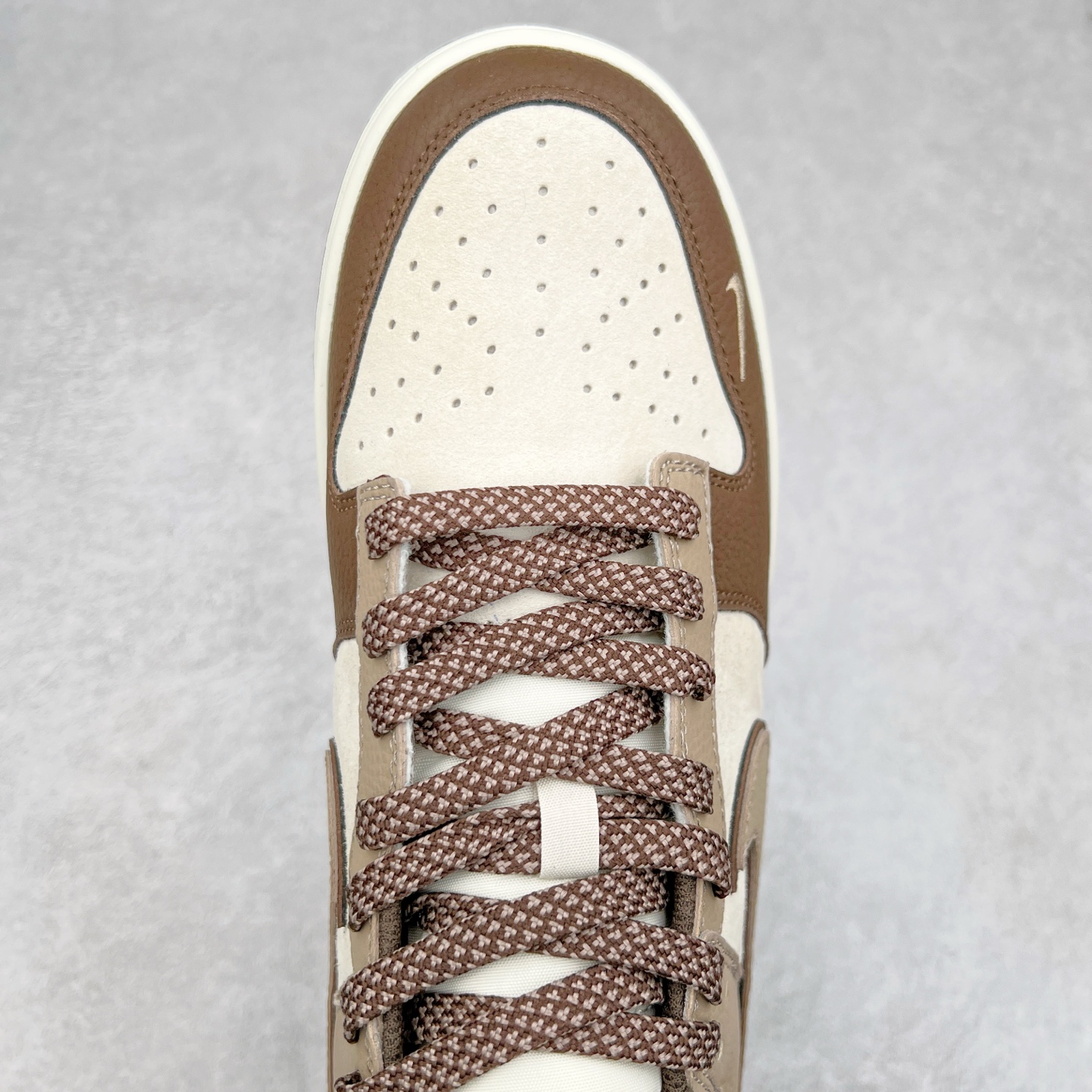 图片[4]-NK Dunk Low 定制配色 DJ2024-090 大厂出品 极力推荐 原装头层材料 独家版型蒸餾加工帶來的是更好的视觉和脚感体验大厂纯原品质出货 清洁度 电绣工艺 皮料切割干净无任何毛边 细节完美 尺码：36 36.5 37.5 38 38.5 39 40 40.5 41 42 42.5 43 44 44.5 45-选品中心