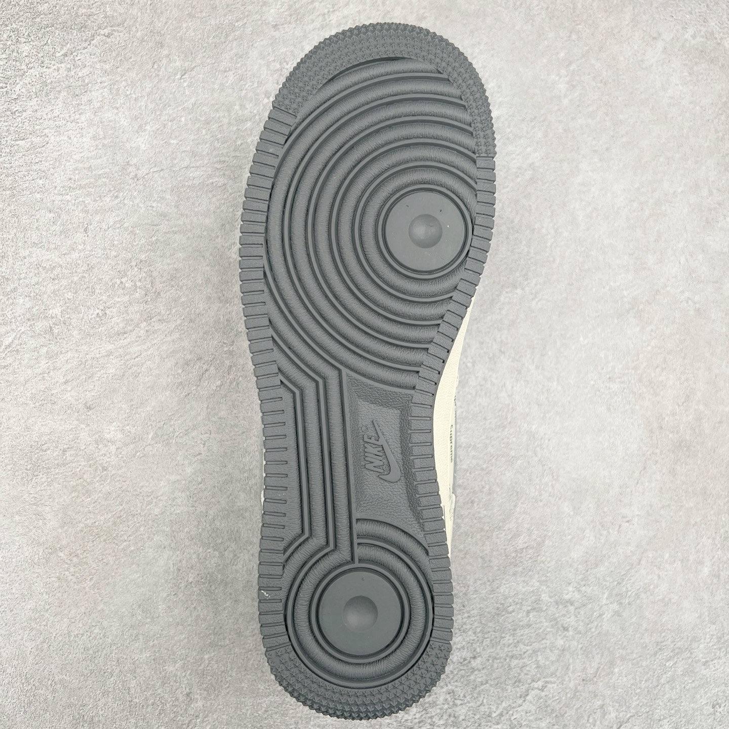 图片[9]-NK Air Force 1´07 Low 空军一号低帮百搭休闲运动板鞋 XS1958-503 柔软、弹性十足的缓震性能和出色的中底设计 横跨复古与现代的外型结合 造就出风靡全球 三十多年的Force 1 直到今天还深受青睐 尺码：36 36.5 37.5 38 38.5 39 40 40.5 41 42 42.5 43 44 44.5 45-选品中心