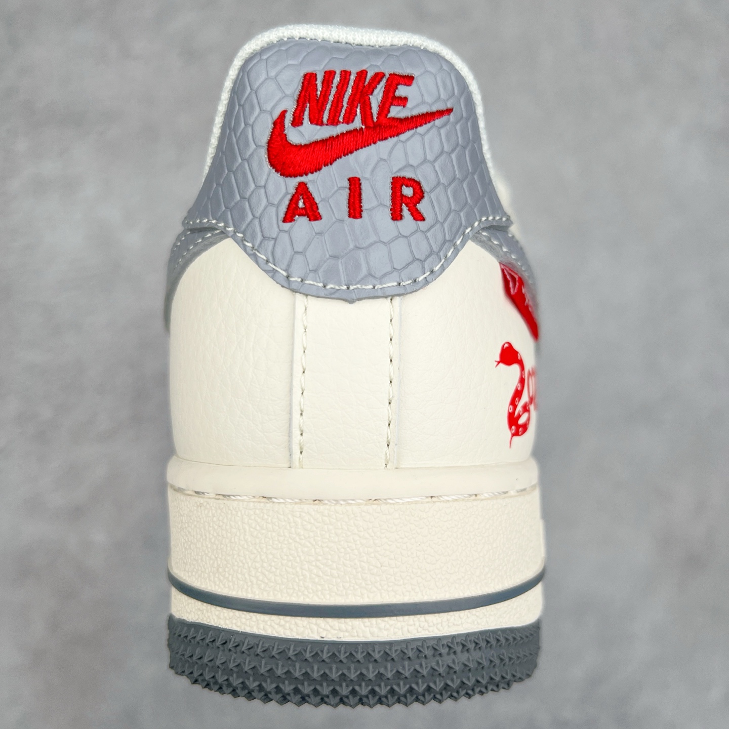 图片[8]-NK Air Force 1´07 Low 空军一号低帮百搭休闲运动板鞋 XS1958-503 柔软、弹性十足的缓震性能和出色的中底设计 横跨复古与现代的外型结合 造就出风靡全球 三十多年的Force 1 直到今天还深受青睐 尺码：36 36.5 37.5 38 38.5 39 40 40.5 41 42 42.5 43 44 44.5 45-选品中心