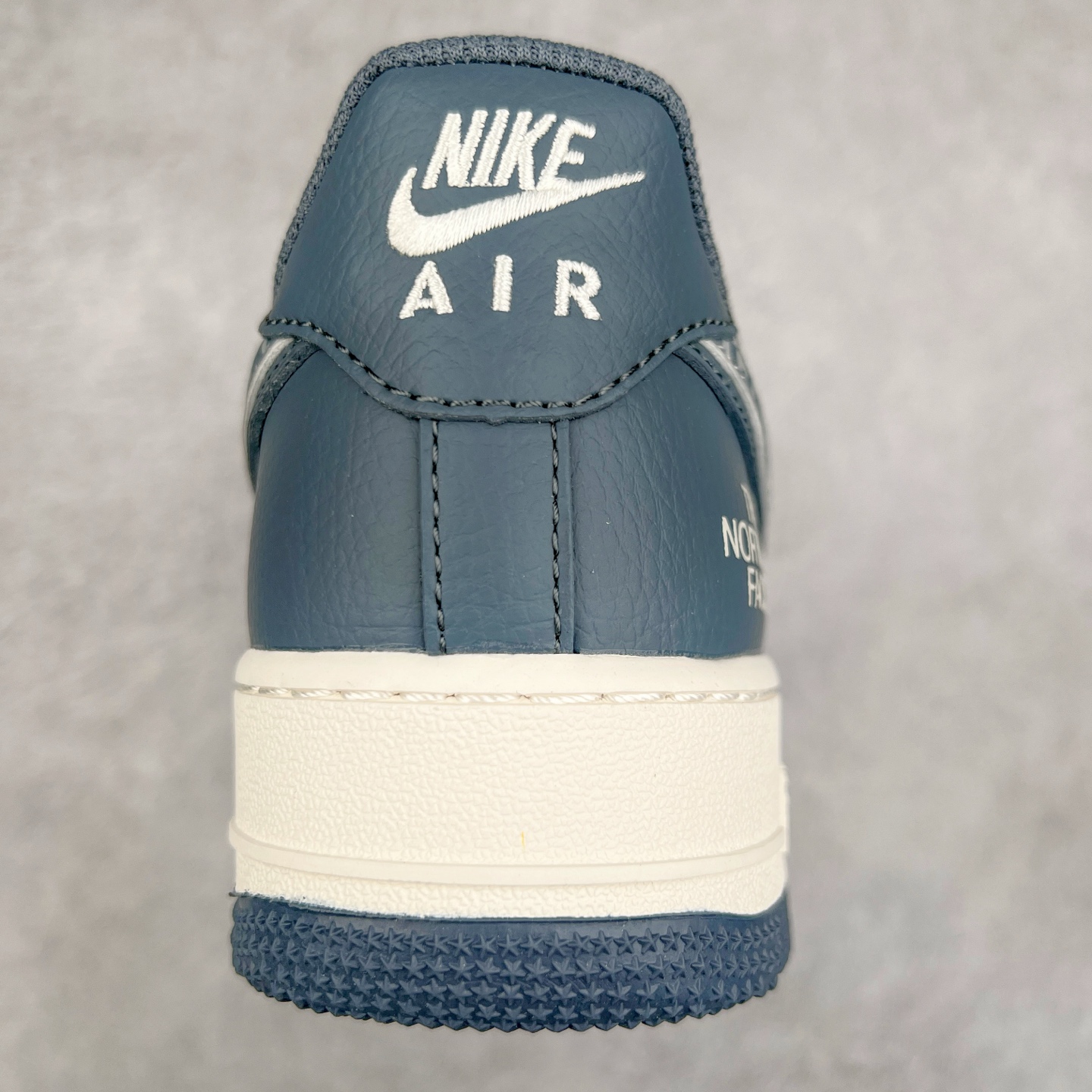 图片[8]-NK Air Force 1´07 Low 空军一号低帮百搭休闲运动板鞋 DM6688-051 柔软、弹性十足的缓震性能和出色的中底设计 横跨复古与现代的外型结合 造就出风靡全球 三十多年的Force 1 直到今天还深受青睐 尺码：36 36.5 37.5 38 38.5 39 40 40.5 41 42 42.5 43 44 44.5 45-选品中心