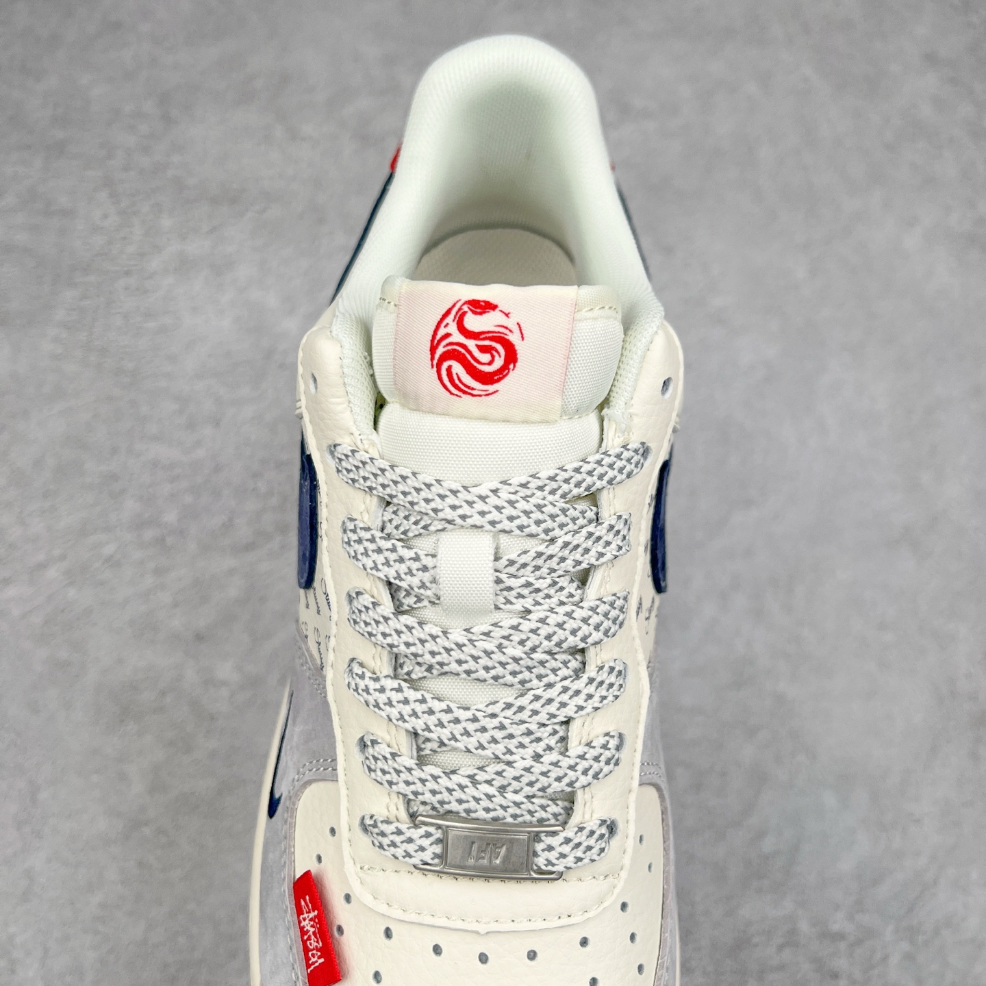 图片[5]-NK Air Force 1´07 Low 空军一号低帮百搭休闲运动板鞋 XS1958-501 柔软、弹性十足的缓震性能和出色的中底设计 横跨复古与现代的外型结合 造就出风靡全球 三十多年的Force 1 直到今天还深受青睐 尺码：36 36.5 37.5 38 38.5 39 40 40.5 41 42 42.5 43 44 44.5 45-选品中心