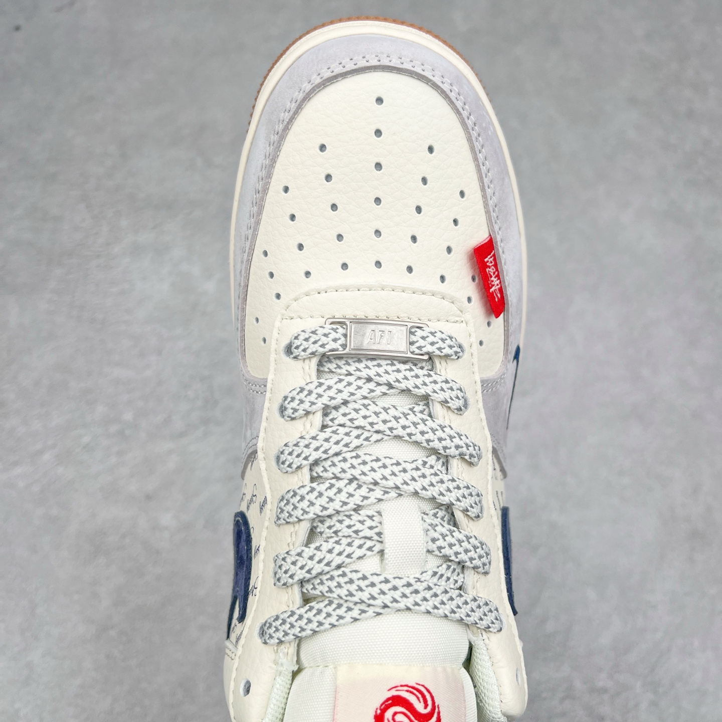 图片[4]-NK Air Force 1´07 Low 空军一号低帮百搭休闲运动板鞋 XS1958-501 柔软、弹性十足的缓震性能和出色的中底设计 横跨复古与现代的外型结合 造就出风靡全球 三十多年的Force 1 直到今天还深受青睐 尺码：36 36.5 37.5 38 38.5 39 40 40.5 41 42 42.5 43 44 44.5 45-选品中心