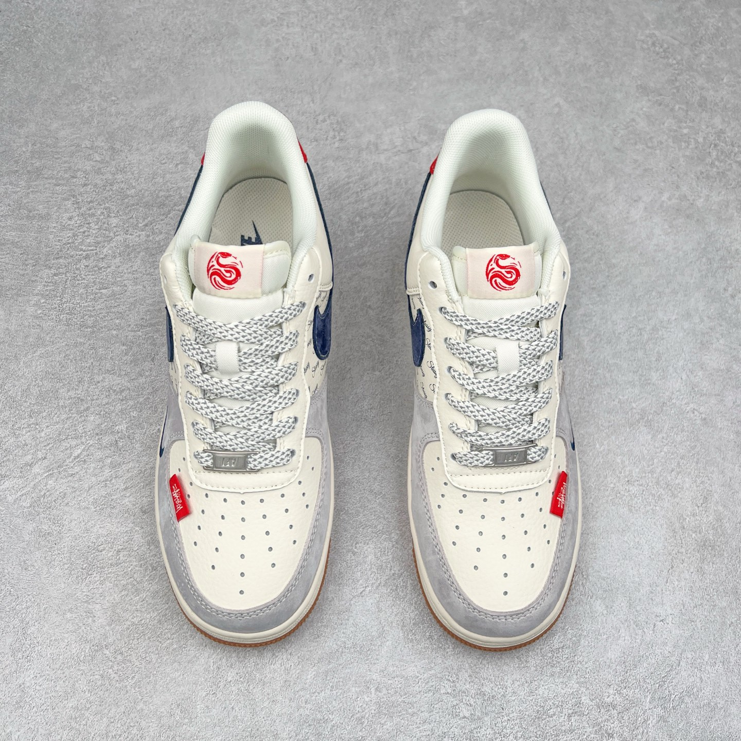 图片[2]-NK Air Force 1´07 Low 空军一号低帮百搭休闲运动板鞋 XS1958-501 柔软、弹性十足的缓震性能和出色的中底设计 横跨复古与现代的外型结合 造就出风靡全球 三十多年的Force 1 直到今天还深受青睐 尺码：36 36.5 37.5 38 38.5 39 40 40.5 41 42 42.5 43 44 44.5 45-选品中心