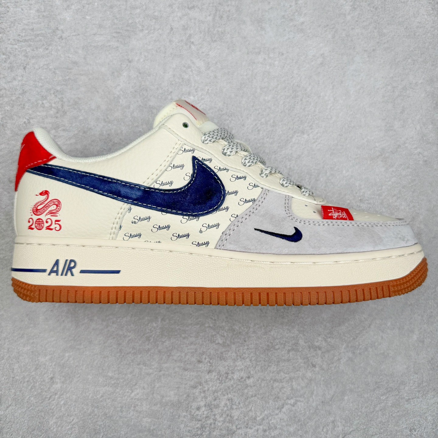 NK Air Force 1´07 Low 空军一号低帮百搭休闲运动板鞋 XS1958-501 柔软、弹性十足的缓震性能和出色的中底设计 横跨复古与现代的外型结合 造就出风靡全球 三十多年的Force 1 直到今天还深受青睐 尺码：36 36.5 37.5 38 38.5 39 40 40.5 41 42 42.5 43 44 44.5 45-选品中心