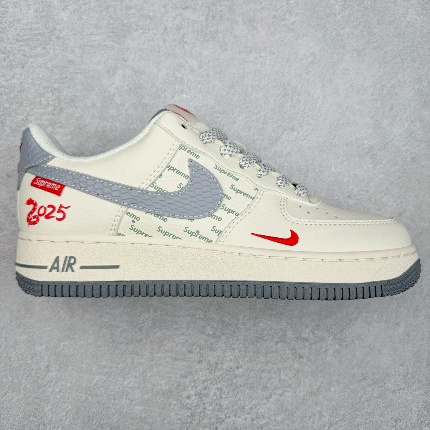 NK Air Force 1´07 Low 空军一号低帮百搭休闲运动板鞋 XS1958-503 柔软、弹性十足的缓震性能和出色的中底设计 横跨复古与现代的外型结合 造就出风靡全球 三十多年的Force 1 直到今天还深受青睐 尺码:36 36.5 37.5 38 38.5 39 40 40.5 41 42 42.5 43 44 44.5 45-选品中心