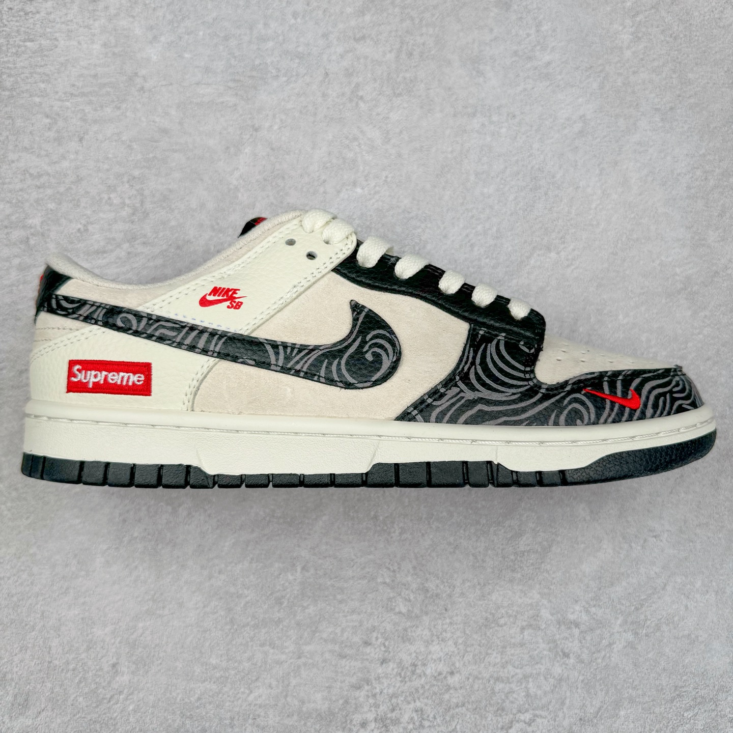 NK Dunk Low 定制配色 DJ2024-100 大厂出品 极力推荐 原装头层材料 独家版型蒸餾加工帶來的是更好的视觉和脚感体验大厂纯原品质出货 清洁度 电绣工艺 皮料切割干净无任何毛边 细节完美 尺码：36 36.5 37.5 38 38.5 39 40 40.5 41 42 42.5 43 44 44.5 45-选品中心