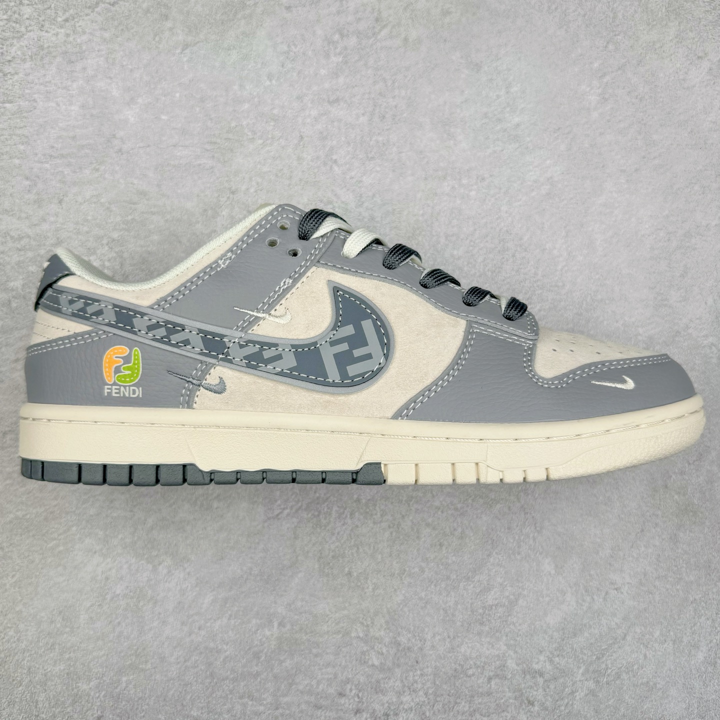 NK Dunk Low 定制配色 DM6868-021 大厂出品 极力推荐 原装头层材料 独家版型蒸餾加工帶來的是更好的视觉和脚感体验大厂纯原品质出货 清洁度 电绣工艺 皮料切割干净无任何毛边 细节完美 尺码：36 36.5 37.5 38 38.5 39 40 40.5 41 42 42.5 43 44 44.5 45-选品中心