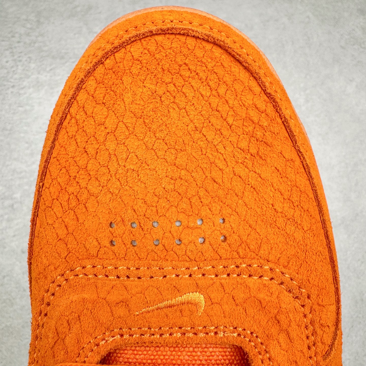 图片[17]-＃灭世/Max NK Book 1 Devin Booker 德文·布克一代男子实战篮球鞋 橙色 FJ4249-800 灭世纯原革新出货‼️缓震配置独家革新！实战属性直接拉满👊🏻实战 天花板上限再度提升！实战亲测-性能体验吊打国产同价位鞋款（为满足海外市场 布克一代最大尺码为47.5） ⚫️增配前掌鹅蛋ZOOM ➕抗扭片➕后掌马蹄ZOOM气垫（正品仅配置后掌zoom气垫） ⚫️采用科比4代鞋楦以及龙骨数据打造！小科4实至名归！（完美解决正品压脚趾问题） ⚫️鞋身➕鞋头增配高频补强层，提升鞋头以及脚踝支撑性 ⚫️鞋垫采用科比4代元年高弹缓震垫材质-磨合一场直接贴合脚型☑️ ⚫️外底加厚2mm，wow10止滑配方，无需磨合，抓地性能原地起飞 最强布克一代有且只在灭世纯原（支持市场任意货品正面PK） 真材实料，肉眼可见！革新升级绝非空穴来风！灭世纯原内外兼修，用态度诠释实战新篇章👊🏻 Book 1 尺码 39-47.5-选品中心