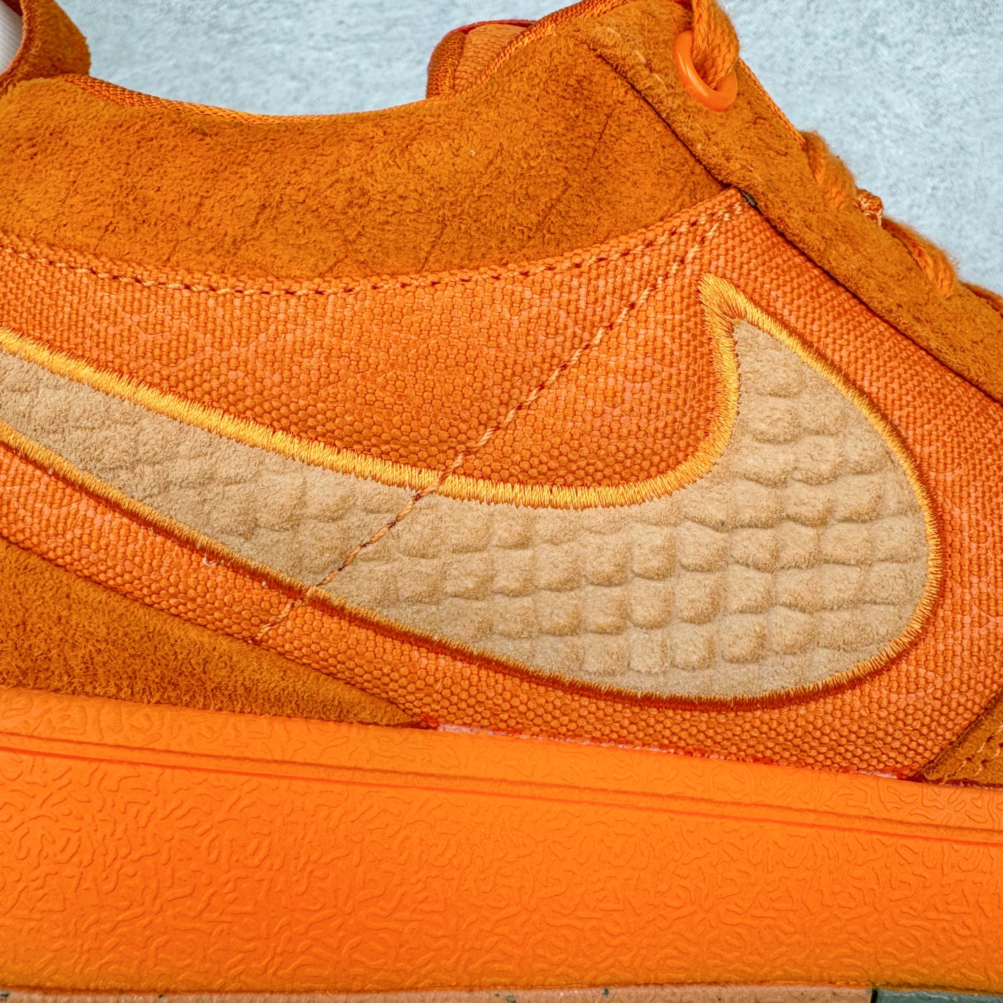 图片[20]-＃灭世/Max NK Book 1 Devin Booker 德文·布克一代男子实战篮球鞋 橙色 FJ4249-800 灭世纯原革新出货‼️缓震配置独家革新！实战属性直接拉满👊🏻实战 天花板上限再度提升！实战亲测-性能体验吊打国产同价位鞋款（为满足海外市场 布克一代最大尺码为47.5） ⚫️增配前掌鹅蛋ZOOM ➕抗扭片➕后掌马蹄ZOOM气垫（正品仅配置后掌zoom气垫） ⚫️采用科比4代鞋楦以及龙骨数据打造！小科4实至名归！（完美解决正品压脚趾问题） ⚫️鞋身➕鞋头增配高频补强层，提升鞋头以及脚踝支撑性 ⚫️鞋垫采用科比4代元年高弹缓震垫材质-磨合一场直接贴合脚型☑️ ⚫️外底加厚2mm，wow10止滑配方，无需磨合，抓地性能原地起飞 最强布克一代有且只在灭世纯原（支持市场任意货品正面PK） 真材实料，肉眼可见！革新升级绝非空穴来风！灭世纯原内外兼修，用态度诠释实战新篇章👊🏻 Book 1 尺码 39-47.5-选品中心