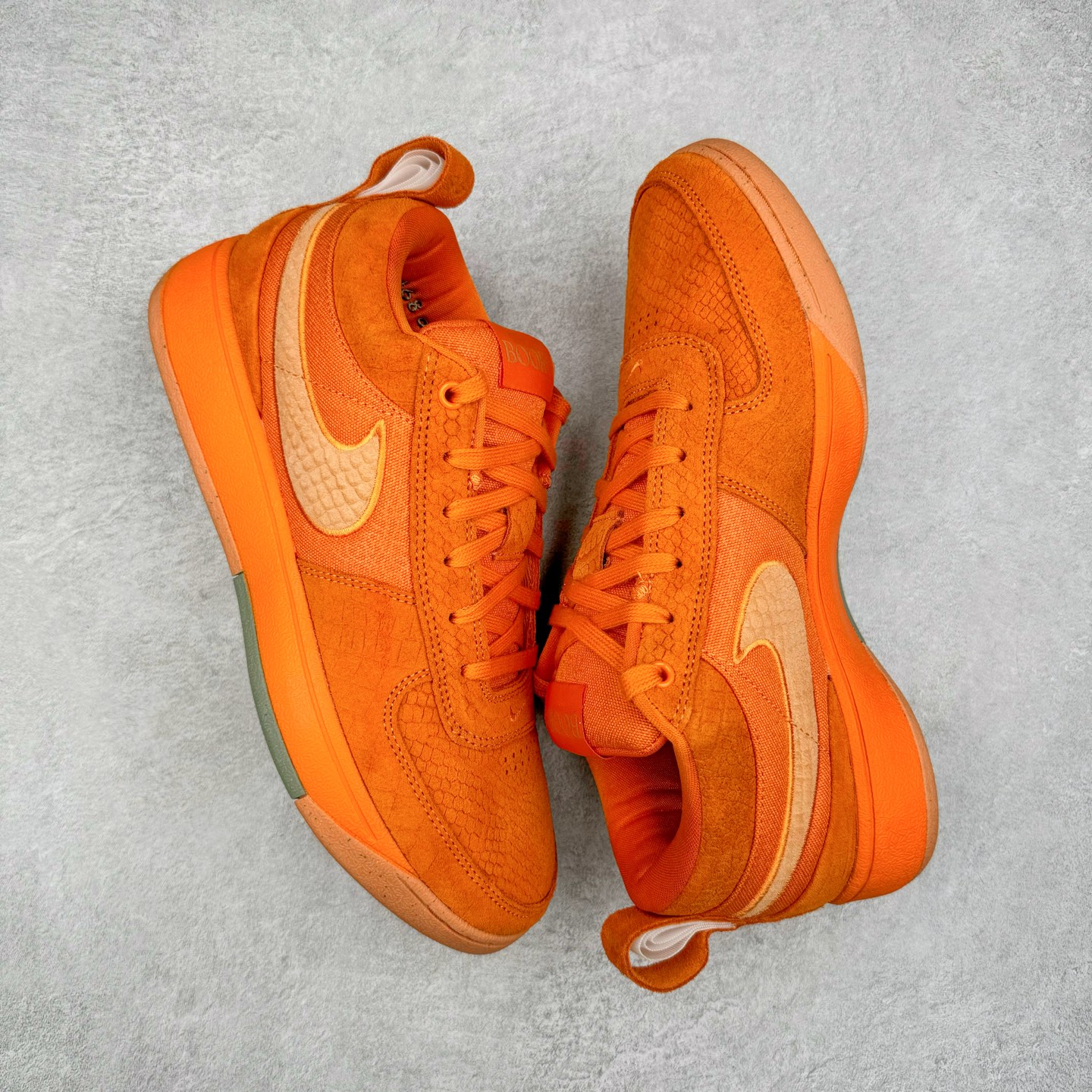 图片[3]-＃灭世/Max NK Book 1 Devin Booker 德文·布克一代男子实战篮球鞋 橙色 FJ4249-800 灭世纯原革新出货‼️缓震配置独家革新！实战属性直接拉满👊🏻实战 天花板上限再度提升！实战亲测-性能体验吊打国产同价位鞋款（为满足海外市场 布克一代最大尺码为47.5） ⚫️增配前掌鹅蛋ZOOM ➕抗扭片➕后掌马蹄ZOOM气垫（正品仅配置后掌zoom气垫） ⚫️采用科比4代鞋楦以及龙骨数据打造！小科4实至名归！（完美解决正品压脚趾问题） ⚫️鞋身➕鞋头增配高频补强层，提升鞋头以及脚踝支撑性 ⚫️鞋垫采用科比4代元年高弹缓震垫材质-磨合一场直接贴合脚型☑️ ⚫️外底加厚2mm，wow10止滑配方，无需磨合，抓地性能原地起飞 最强布克一代有且只在灭世纯原（支持市场任意货品正面PK） 真材实料，肉眼可见！革新升级绝非空穴来风！灭世纯原内外兼修，用态度诠释实战新篇章👊🏻 Book 1 尺码 39-47.5-选品中心
