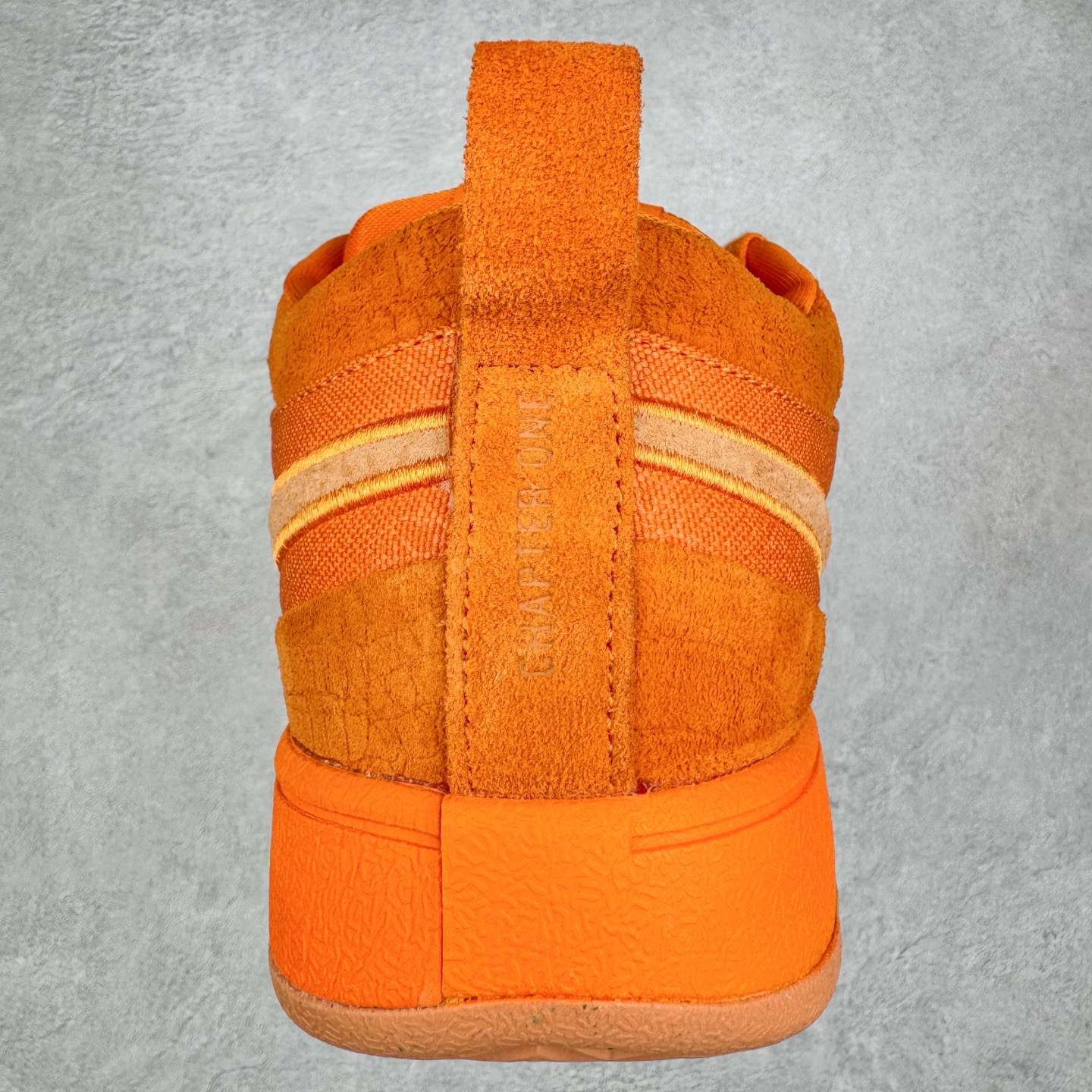 图片[8]-＃灭世/Max NK Book 1 Devin Booker 德文·布克一代男子实战篮球鞋 橙色 FJ4249-800 灭世纯原革新出货‼️缓震配置独家革新！实战属性直接拉满👊🏻实战 天花板上限再度提升！实战亲测-性能体验吊打国产同价位鞋款（为满足海外市场 布克一代最大尺码为47.5） ⚫️增配前掌鹅蛋ZOOM ➕抗扭片➕后掌马蹄ZOOM气垫（正品仅配置后掌zoom气垫） ⚫️采用科比4代鞋楦以及龙骨数据打造！小科4实至名归！（完美解决正品压脚趾问题） ⚫️鞋身➕鞋头增配高频补强层，提升鞋头以及脚踝支撑性 ⚫️鞋垫采用科比4代元年高弹缓震垫材质-磨合一场直接贴合脚型☑️ ⚫️外底加厚2mm，wow10止滑配方，无需磨合，抓地性能原地起飞 最强布克一代有且只在灭世纯原（支持市场任意货品正面PK） 真材实料，肉眼可见！革新升级绝非空穴来风！灭世纯原内外兼修，用态度诠释实战新篇章👊🏻 Book 1 尺码 39-47.5-选品中心