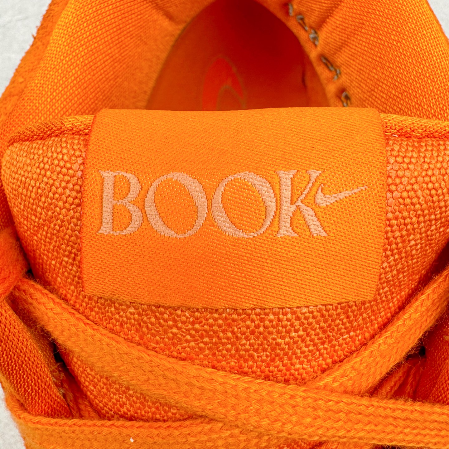 图片[15]-＃灭世/Max NK Book 1 Devin Booker 德文·布克一代男子实战篮球鞋 橙色 FJ4249-800 灭世纯原革新出货‼️缓震配置独家革新！实战属性直接拉满👊🏻实战 天花板上限再度提升！实战亲测-性能体验吊打国产同价位鞋款（为满足海外市场 布克一代最大尺码为47.5） ⚫️增配前掌鹅蛋ZOOM ➕抗扭片➕后掌马蹄ZOOM气垫（正品仅配置后掌zoom气垫） ⚫️采用科比4代鞋楦以及龙骨数据打造！小科4实至名归！（完美解决正品压脚趾问题） ⚫️鞋身➕鞋头增配高频补强层，提升鞋头以及脚踝支撑性 ⚫️鞋垫采用科比4代元年高弹缓震垫材质-磨合一场直接贴合脚型☑️ ⚫️外底加厚2mm，wow10止滑配方，无需磨合，抓地性能原地起飞 最强布克一代有且只在灭世纯原（支持市场任意货品正面PK） 真材实料，肉眼可见！革新升级绝非空穴来风！灭世纯原内外兼修，用态度诠释实战新篇章👊🏻 Book 1 尺码 39-47.5-选品中心