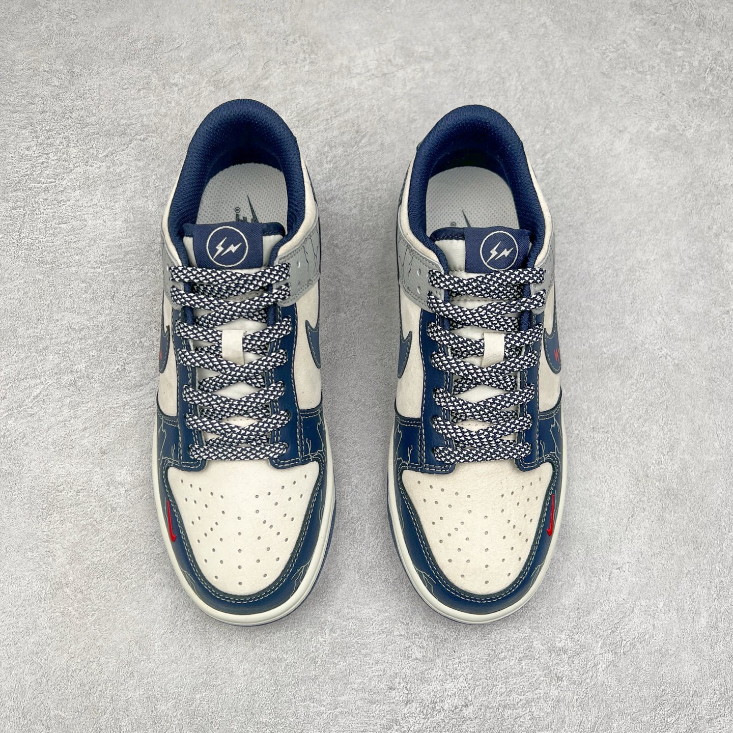 图片[2]-NK Dunk Low 定制配色 DJ2024-107 大厂出品 极力推荐 原装头层材料 独家版型蒸餾加工帶來的是更好的视觉和脚感体验大厂纯原品质出货 清洁度 电绣工艺 皮料切割干净无任何毛边 细节完美 尺码：36 36.5 37.5 38 38.5 39 40 40.5 41 42 42.5 43 44 44.5 45-选品中心
