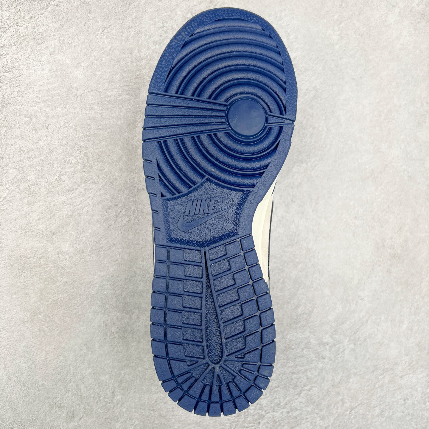 图片[9]-NK Dunk Low 定制配色 DJ2024-107 大厂出品 极力推荐 原装头层材料 独家版型蒸餾加工帶來的是更好的视觉和脚感体验大厂纯原品质出货 清洁度 电绣工艺 皮料切割干净无任何毛边 细节完美 尺码：36 36.5 37.5 38 38.5 39 40 40.5 41 42 42.5 43 44 44.5 45-选品中心