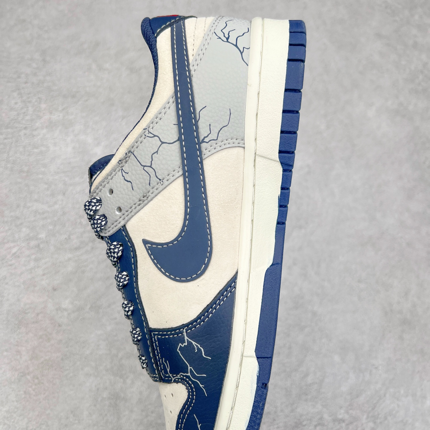 图片[7]-NK Dunk Low 定制配色 DJ2024-107 大厂出品 极力推荐 原装头层材料 独家版型蒸餾加工帶來的是更好的视觉和脚感体验大厂纯原品质出货 清洁度 电绣工艺 皮料切割干净无任何毛边 细节完美 尺码：36 36.5 37.5 38 38.5 39 40 40.5 41 42 42.5 43 44 44.5 45-选品中心