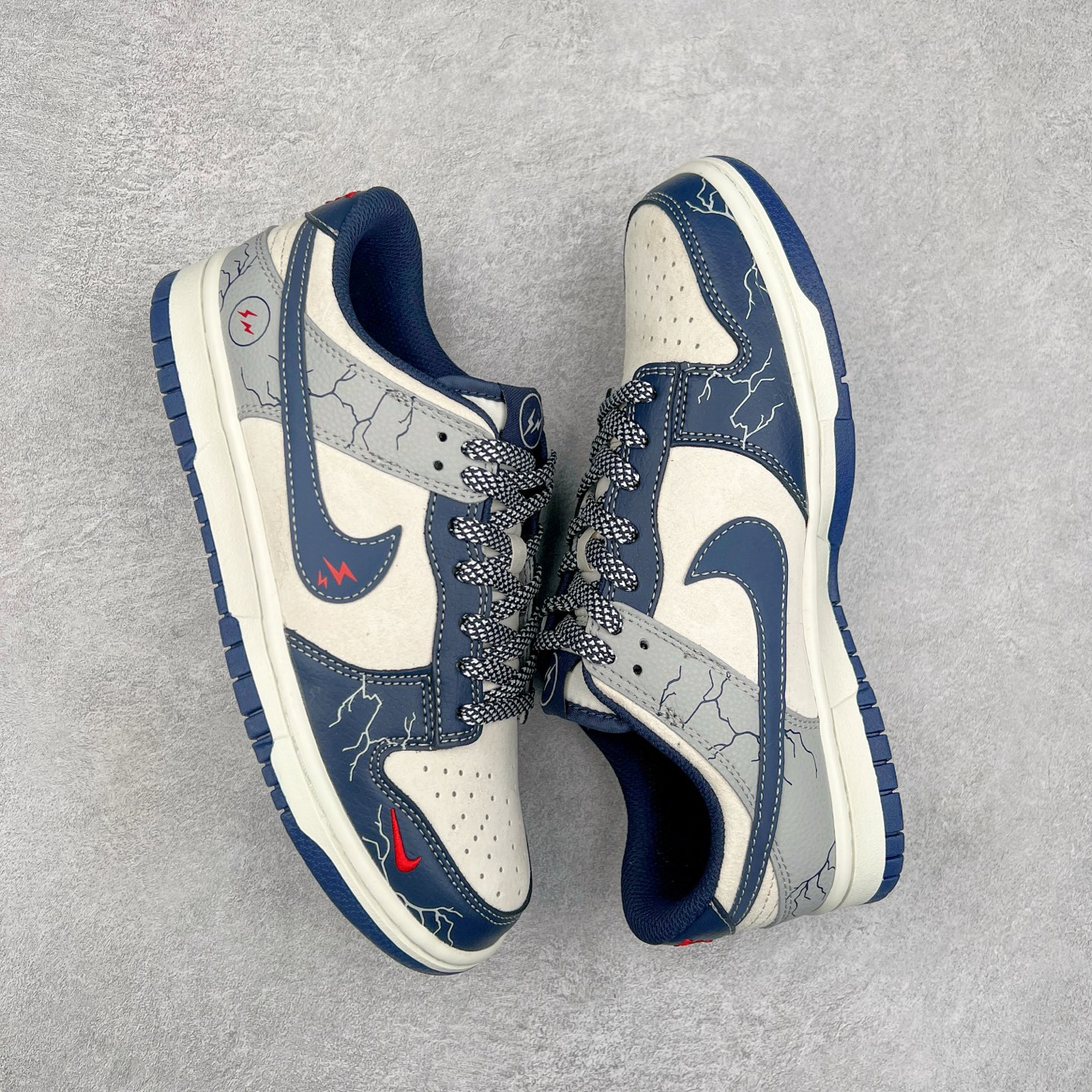 图片[3]-NK Dunk Low 定制配色 DJ2024-107 大厂出品 极力推荐 原装头层材料 独家版型蒸餾加工帶來的是更好的视觉和脚感体验大厂纯原品质出货 清洁度 电绣工艺 皮料切割干净无任何毛边 细节完美 尺码：36 36.5 37.5 38 38.5 39 40 40.5 41 42 42.5 43 44 44.5 45-选品中心