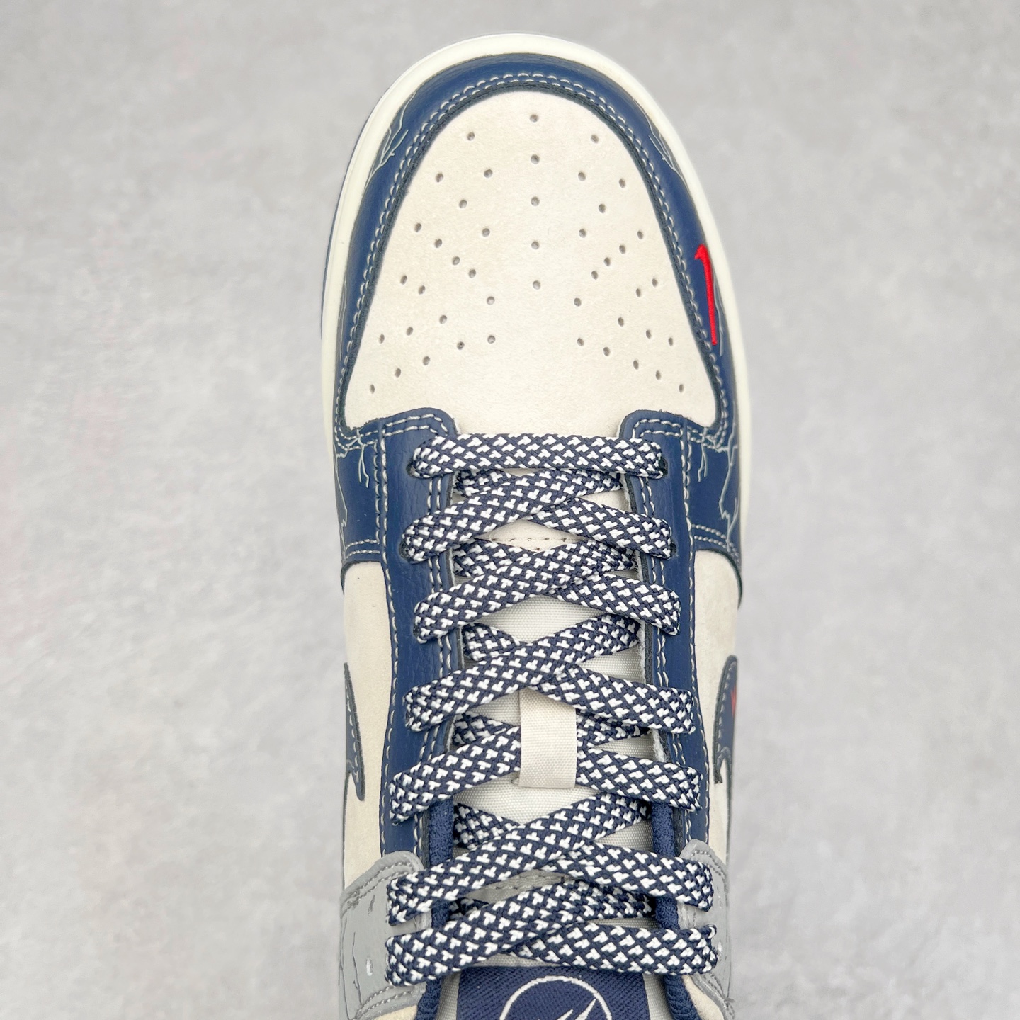 图片[4]-NK Dunk Low 定制配色 DJ2024-107 大厂出品 极力推荐 原装头层材料 独家版型蒸餾加工帶來的是更好的视觉和脚感体验大厂纯原品质出货 清洁度 电绣工艺 皮料切割干净无任何毛边 细节完美 尺码：36 36.5 37.5 38 38.5 39 40 40.5 41 42 42.5 43 44 44.5 45-选品中心